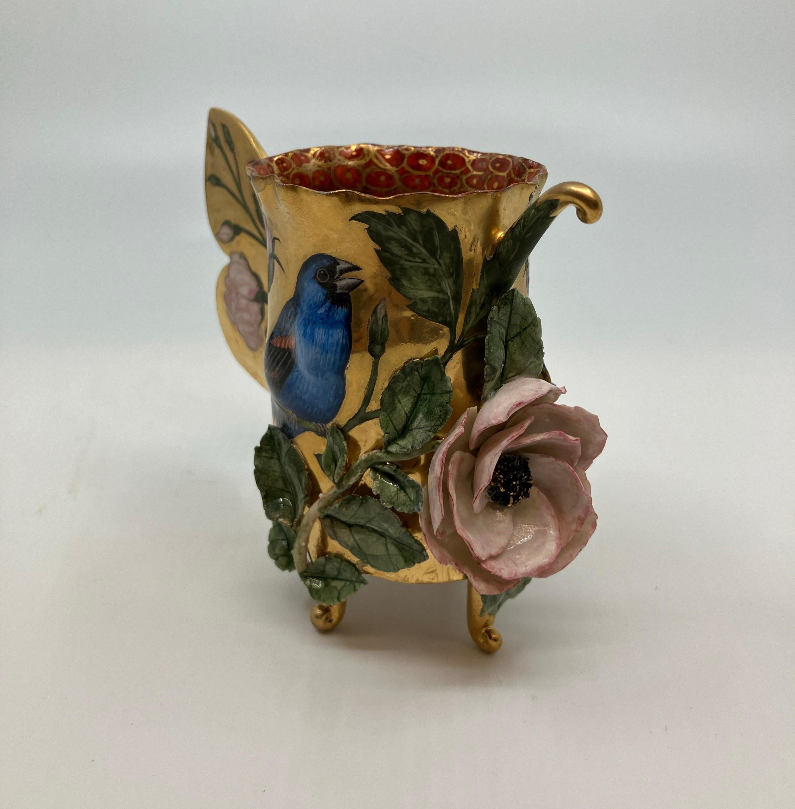 Coupe contemporaine en porcelaine sculptée à la main avec glaçure lustrée et images peintes

Irina Zaytceva est née à Moscou en 1957. Elle est diplômée de l'Institut d'art de Moscou ( Poljgrapfichesky) avec un MFA en illustration de livres.  Avoir 