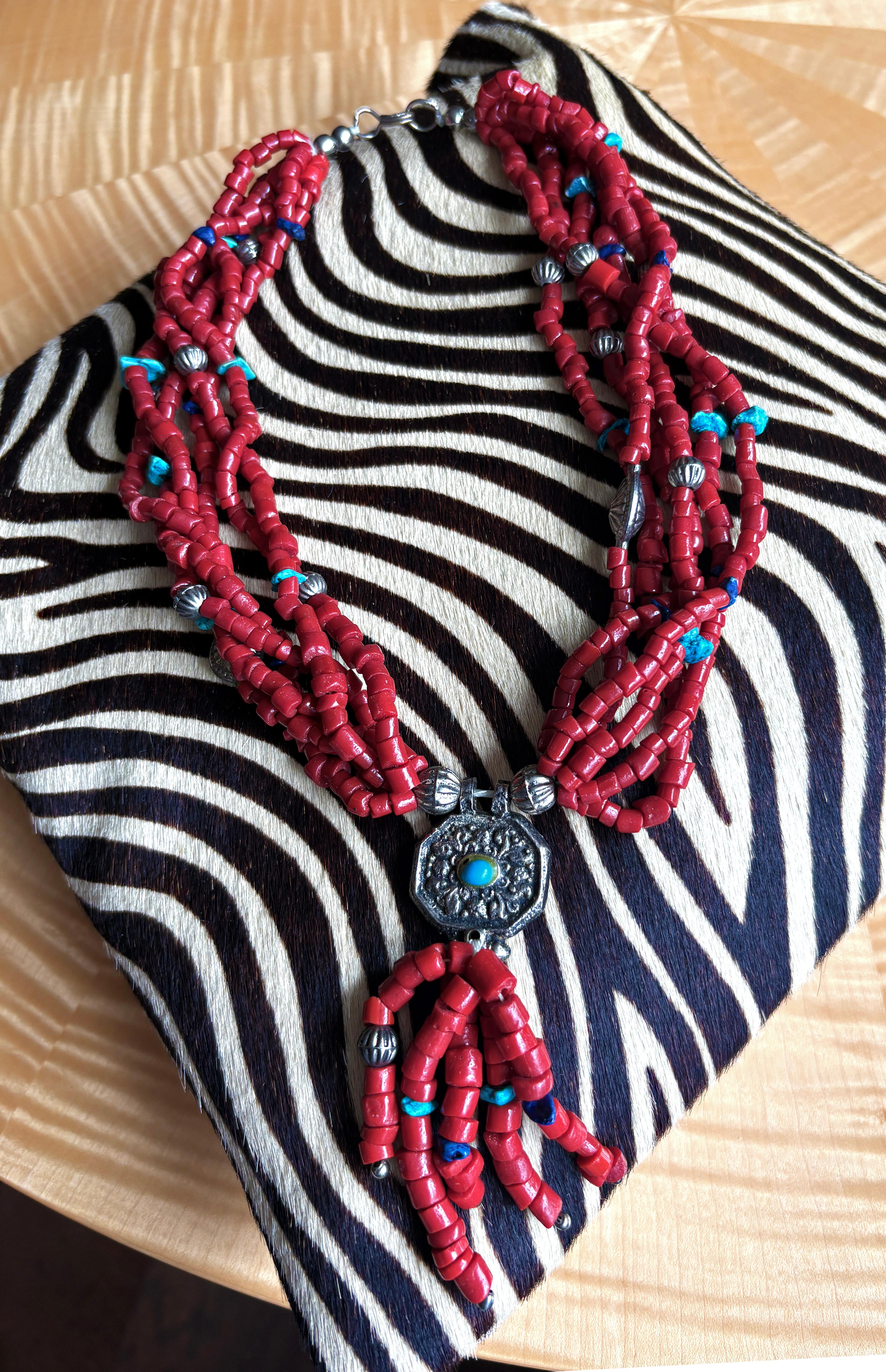 da uomo o donna Iris Apfel Estate Collana personale in corallo, turchese, lapislazzuli e argento Tribale in vendita