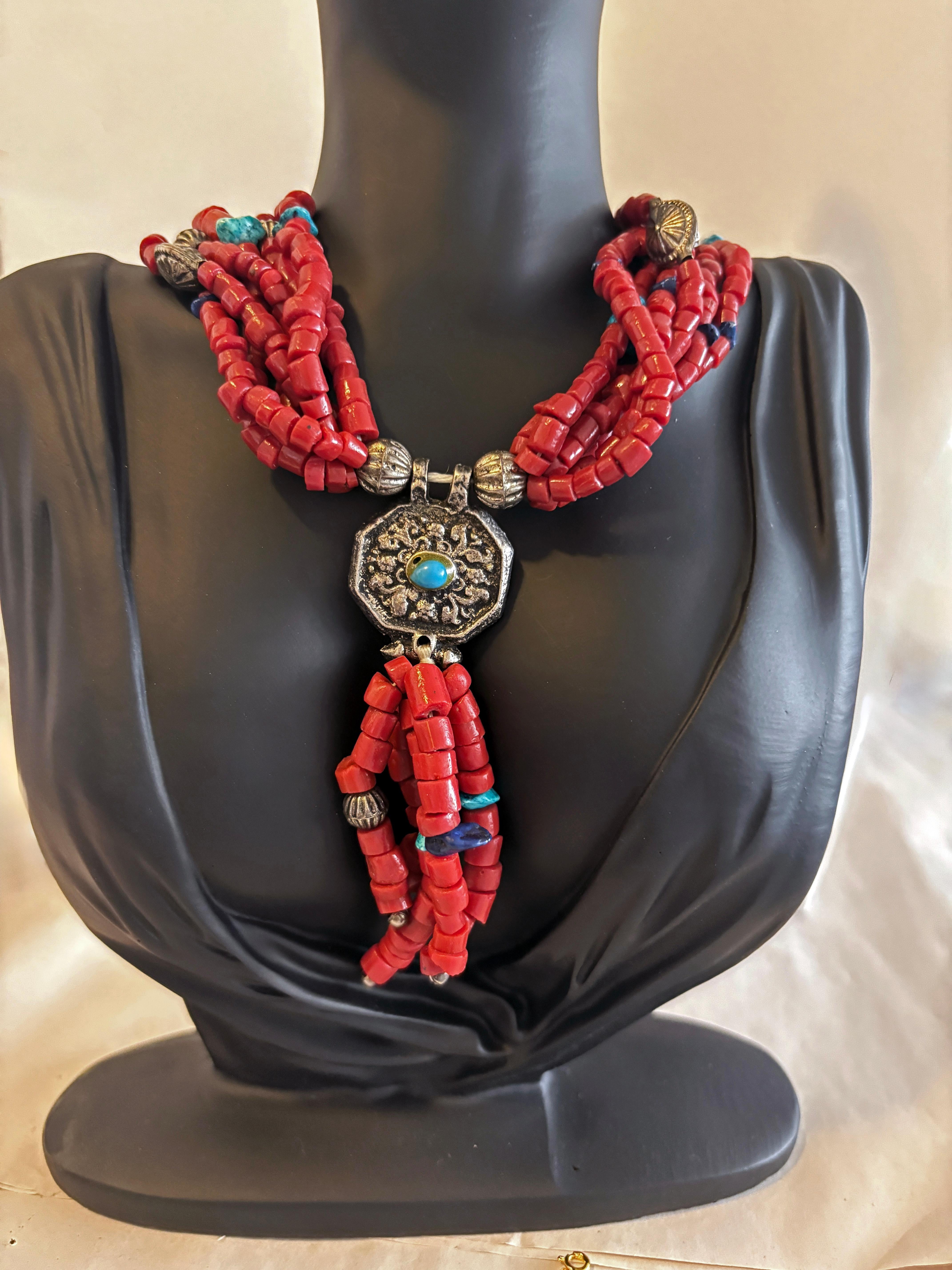 Iris Apfel Estate Collana personale in corallo, turchese, lapislazzuli e argento Tribale in vendita 1
