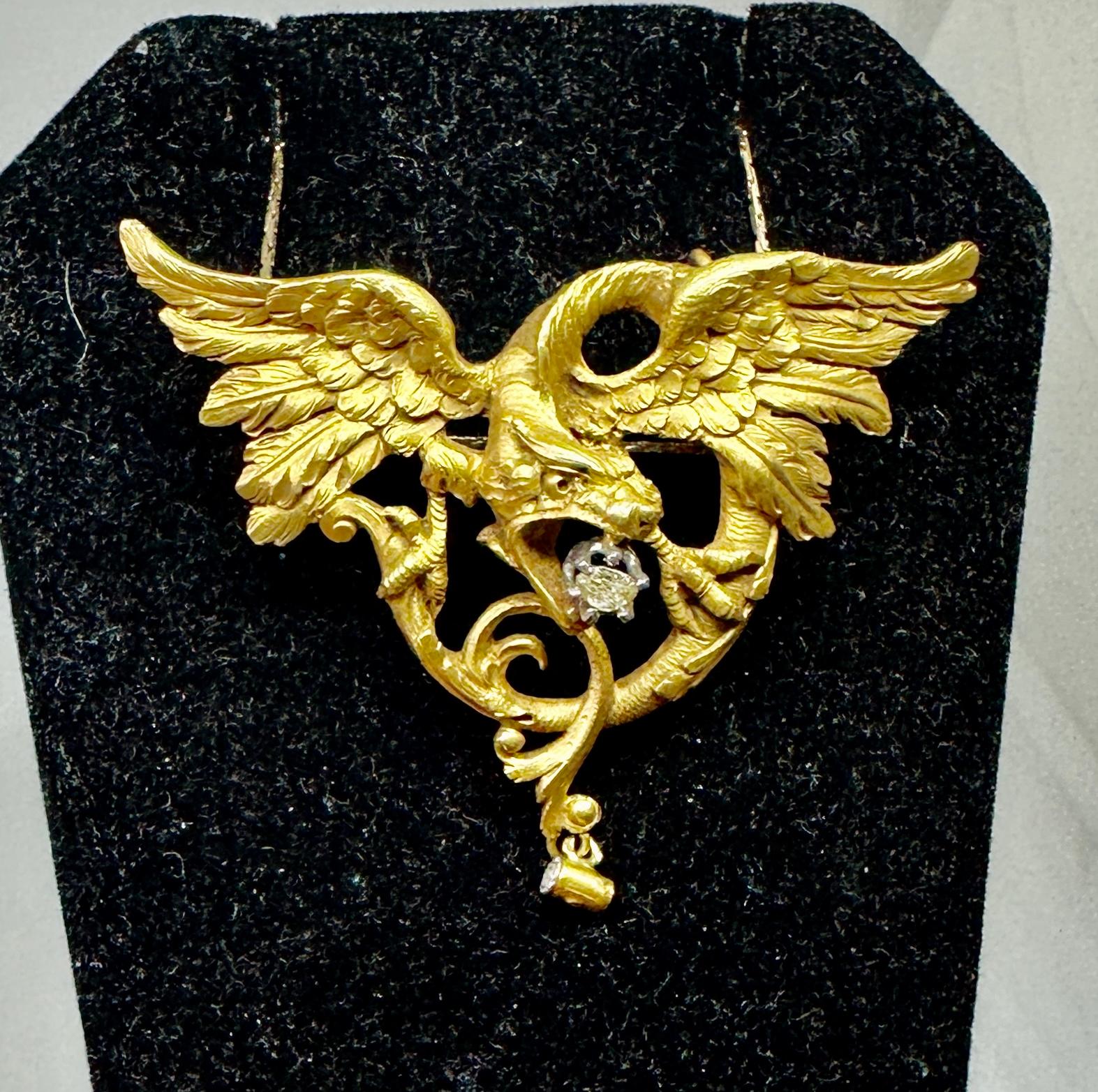 Iris Apfel Estate Personal Griffin Dragon Diamond Pendant Necklace Brooch 18K en Excelente estado para la venta en New York, NY