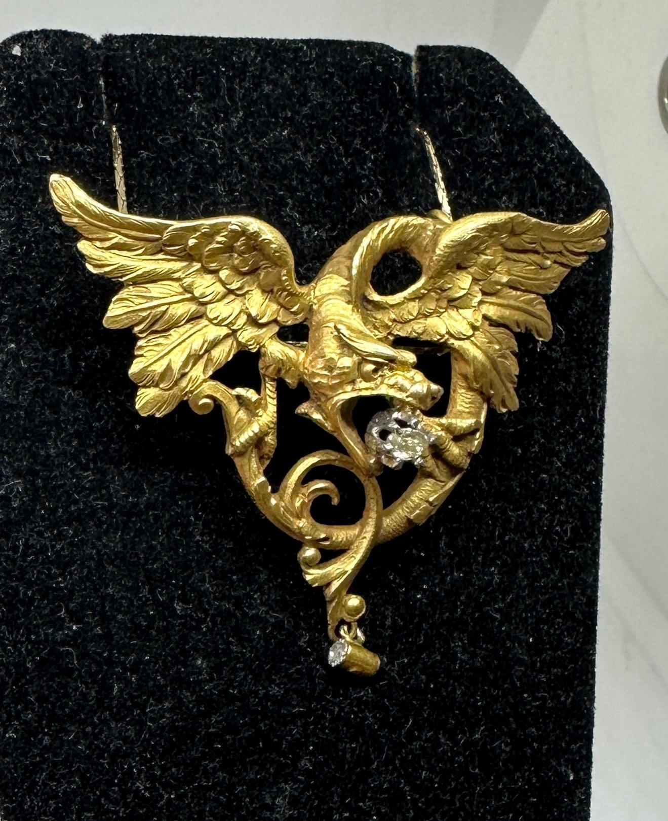 Femenino o masculino Iris Apfel Estate Personal Griffin Dragon Diamond Pendant Necklace Brooch 18K en venta