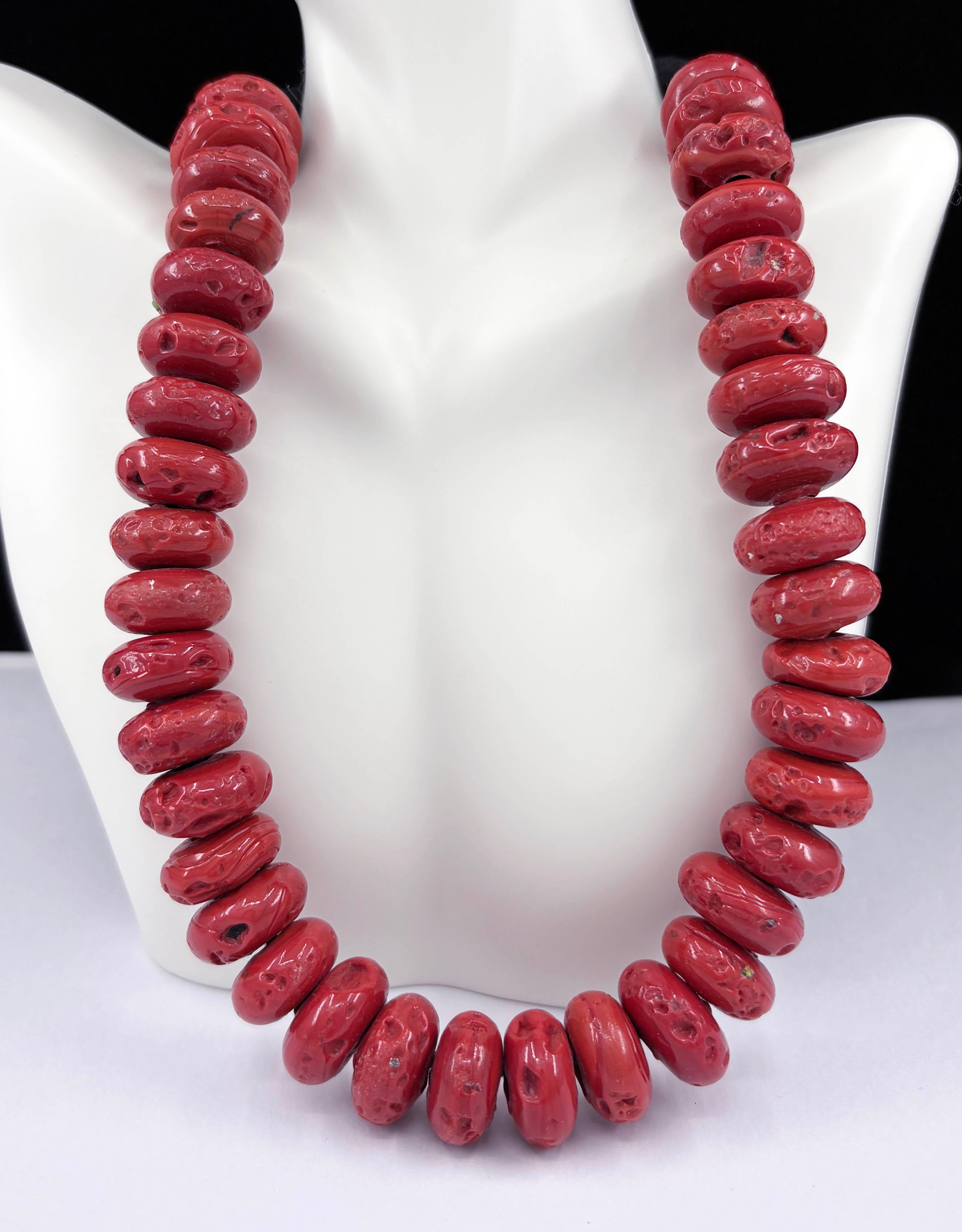 Iris Apfel Estate Personal Monumental Red Coral Necklace Tribal 19 Inches Contemporáneo en venta