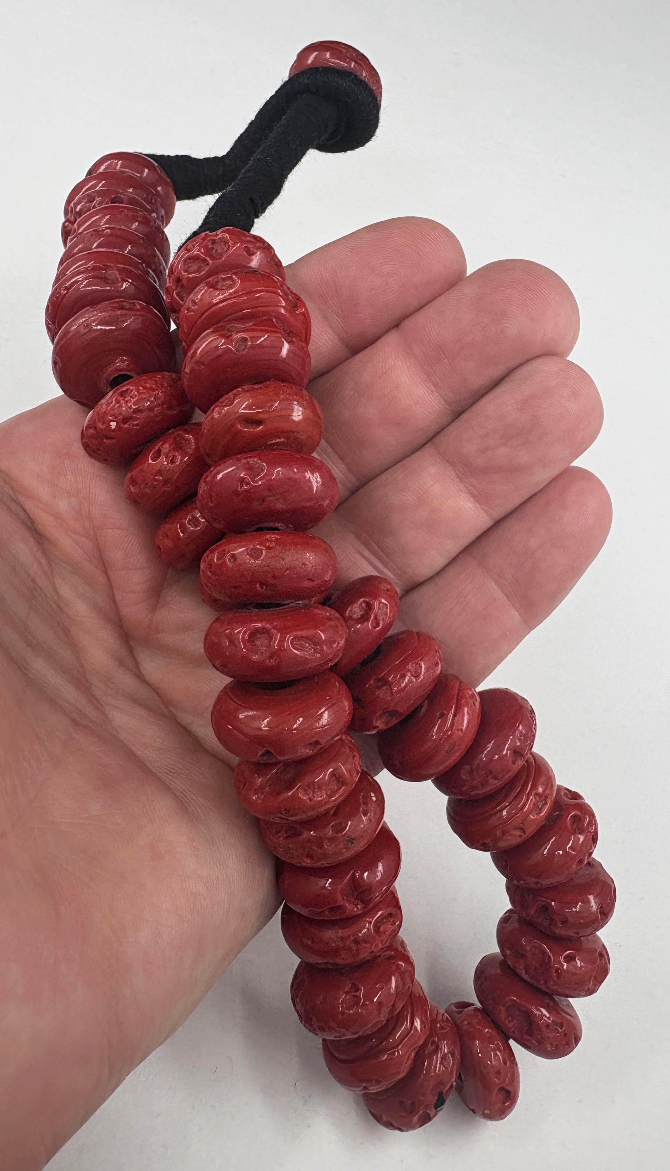 Femenino o masculino Iris Apfel Estate Personal Monumental Red Coral Necklace Tribal 19 Inches en venta