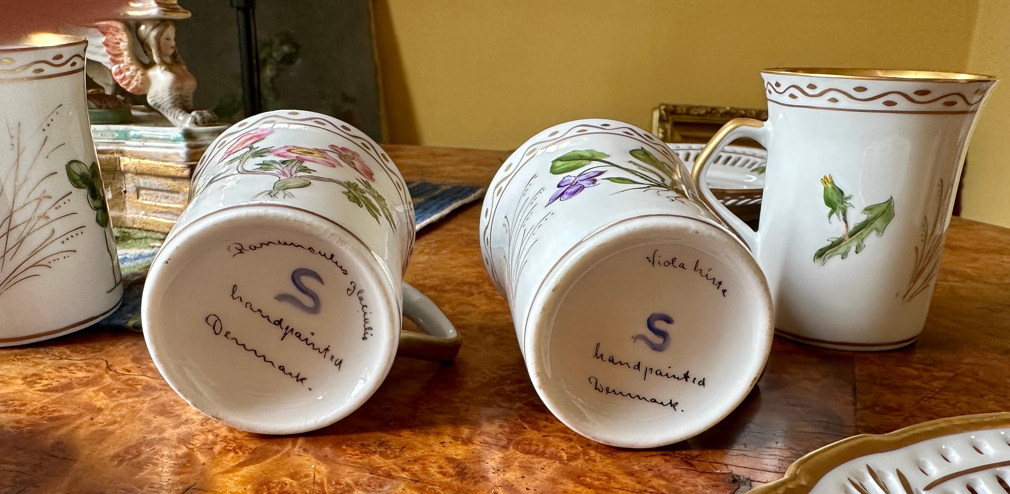 Iris Apfel Estate Personal Teacups And Plates Denmark Hand Painted Wildflowers (Tasses à thé et assiettes personnelles Danemark peintes à la main) en vente 7