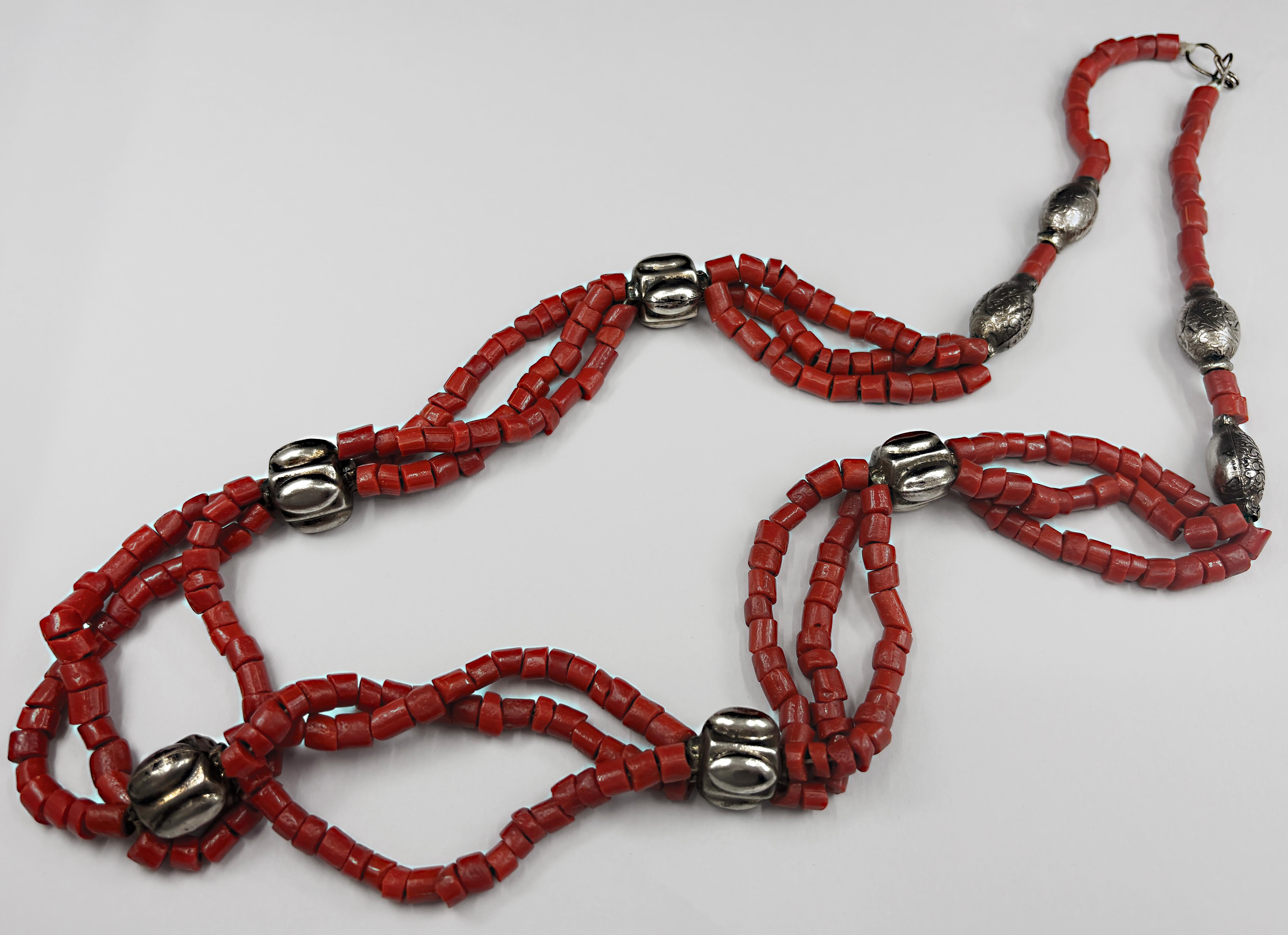 Iris Apfel Estate Collar personal de plata coralina de tres vueltas Tribal 31 pulgadas Contemporáneo en venta