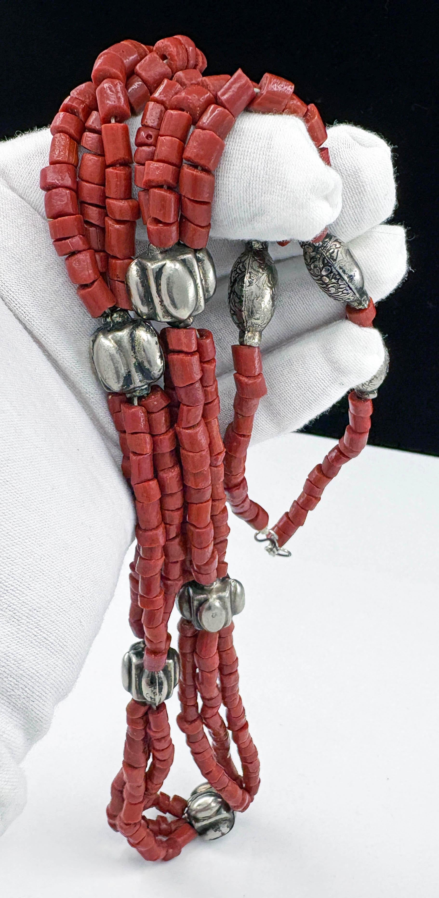 Femenino o masculino Iris Apfel Estate Collar personal de plata coralina de tres vueltas Tribal 31 pulgadas en venta