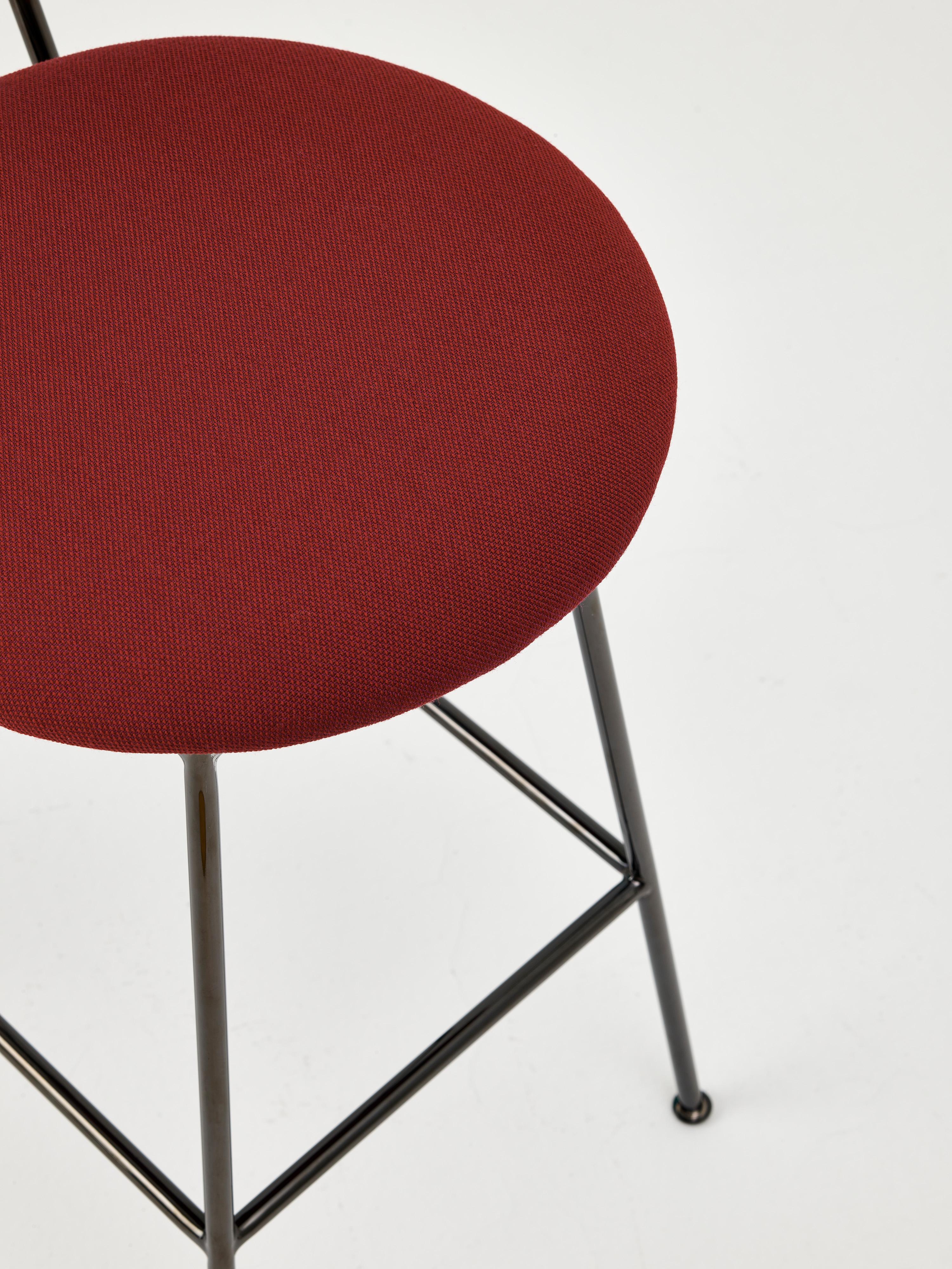 Taburete de bar Iris de Merve Kahraman, tapizado en color burdeos azul y naranja en venta 8