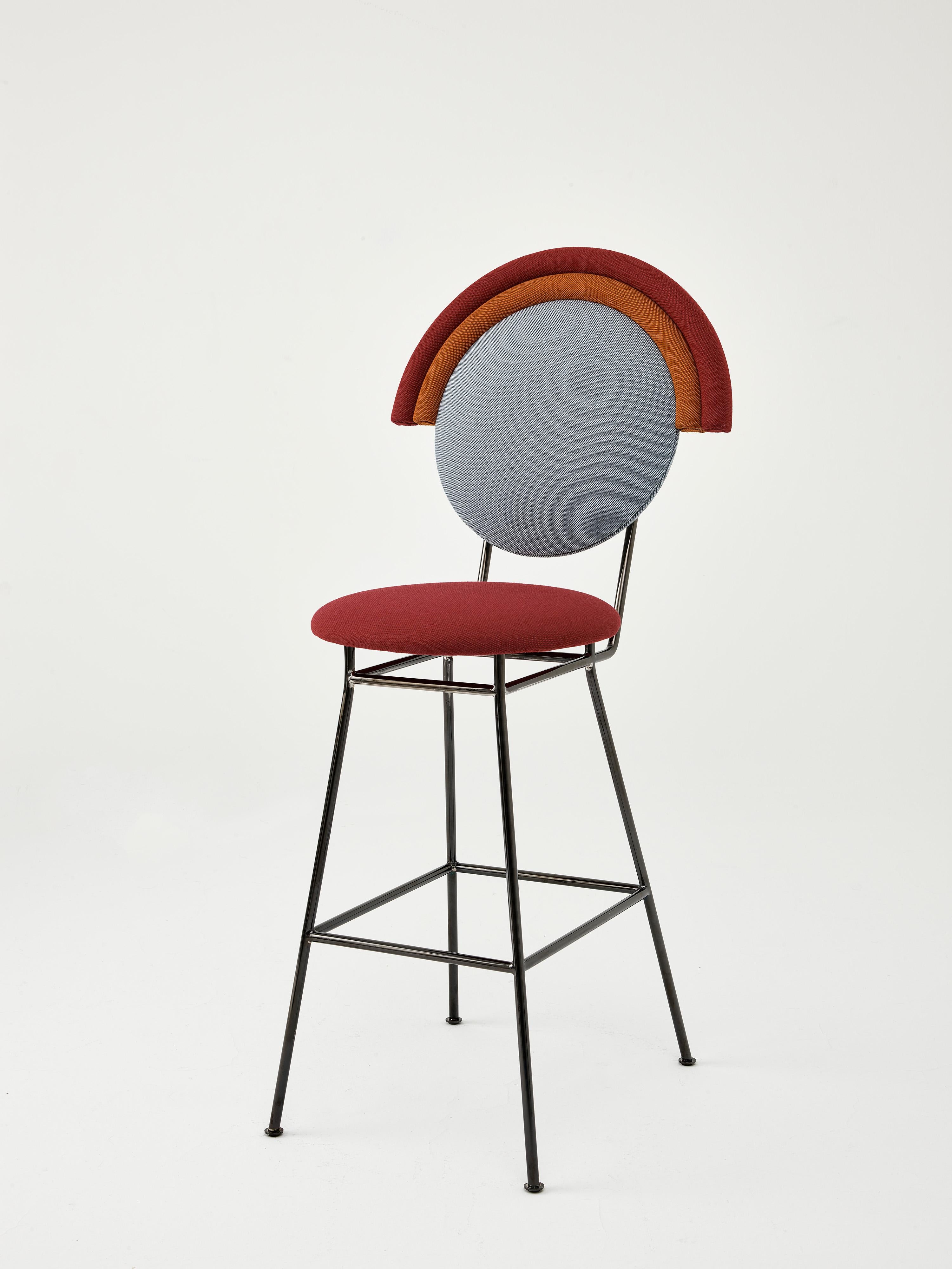 Taburete de bar Iris by Merve Kahraman

Tapicería de color azul, naranja y burdeos y acabado níquel pulido sobre acero inoxidable.

23