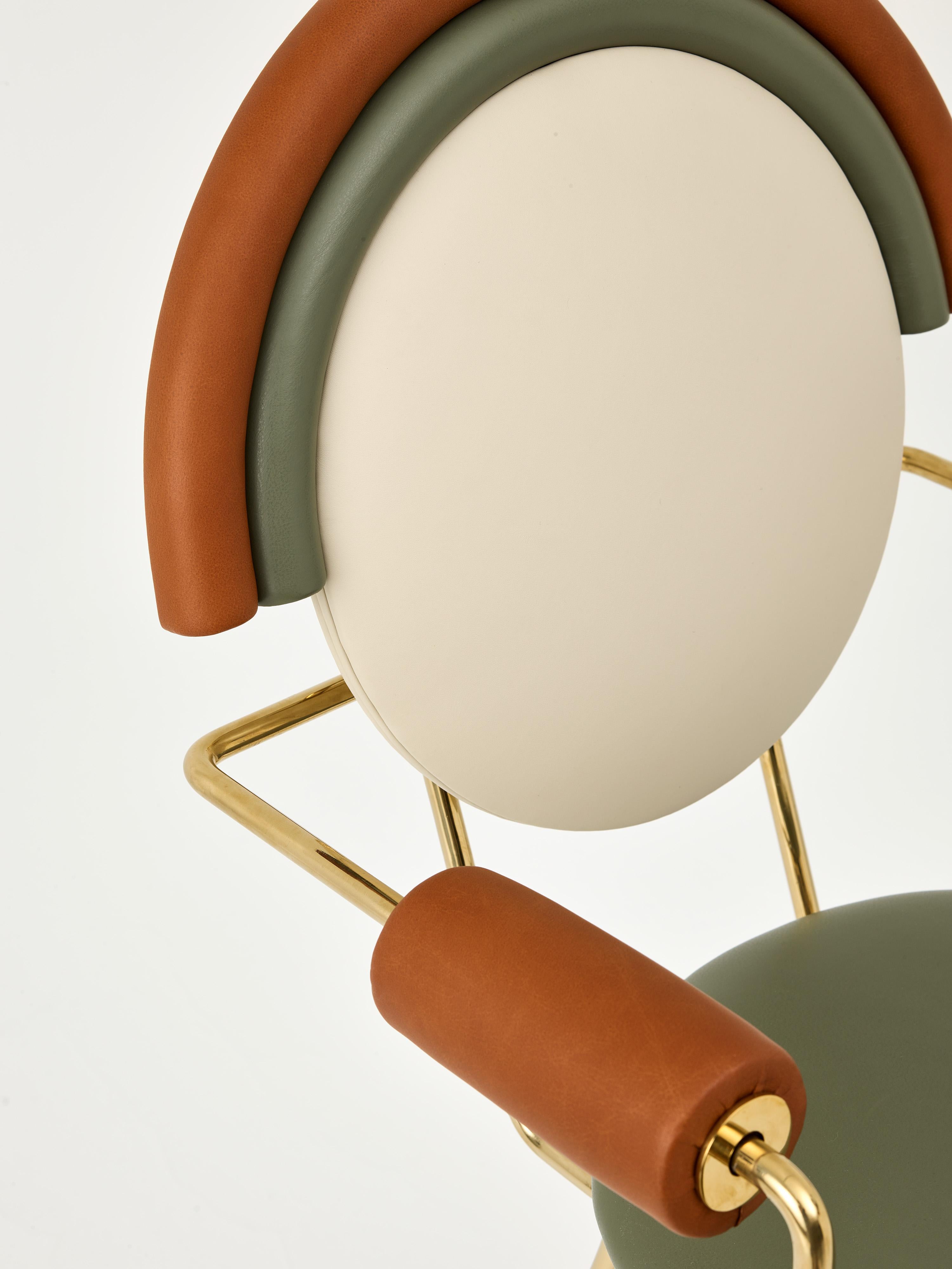 Tabouret de bar Iris de Merve Kahraman, finition en cuir et laiton poli en vente 5