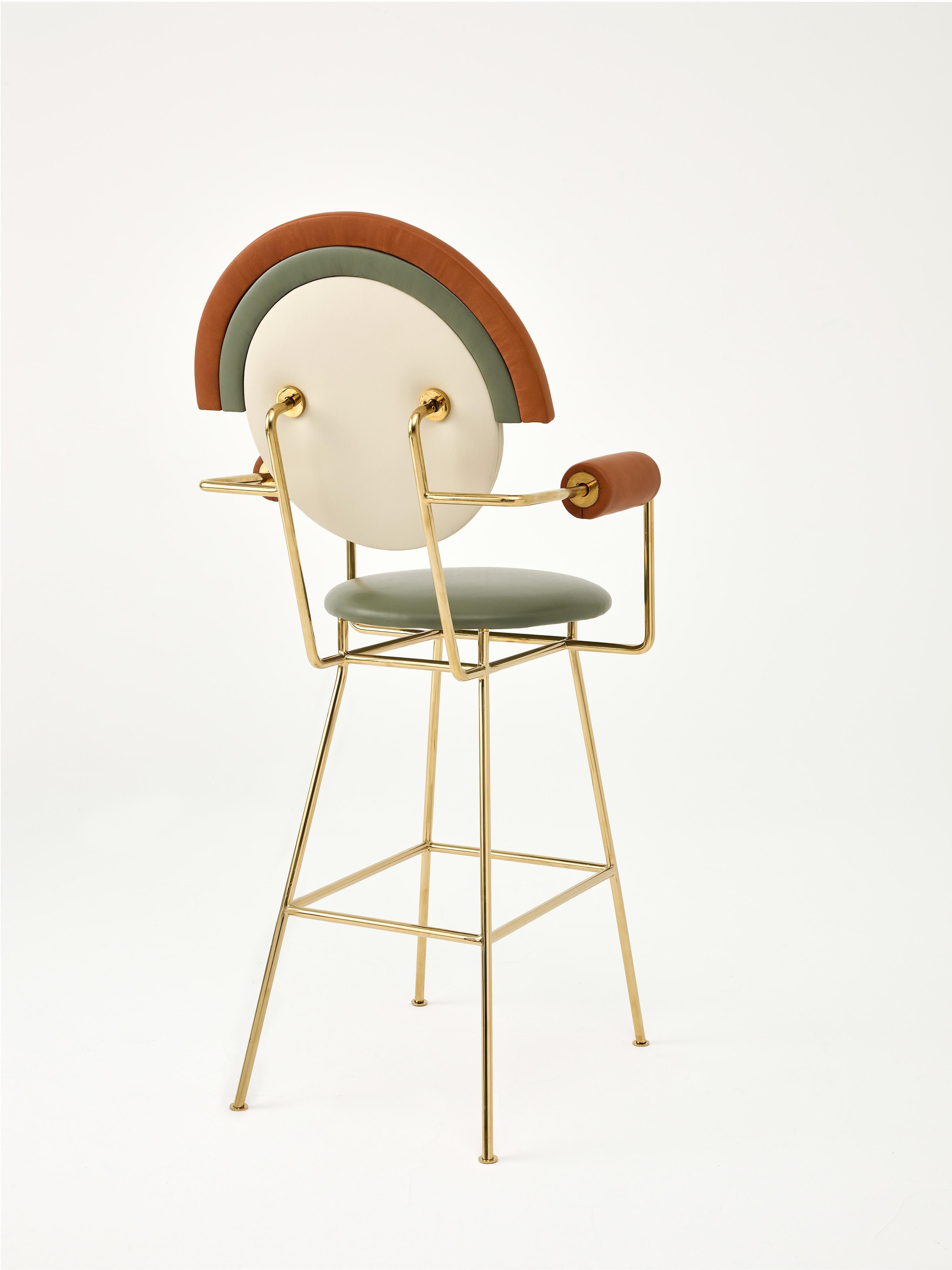 Taburete de bar con brazos Iris de Merve Kahraman, acabado en cuero y latón pulido en venta 10