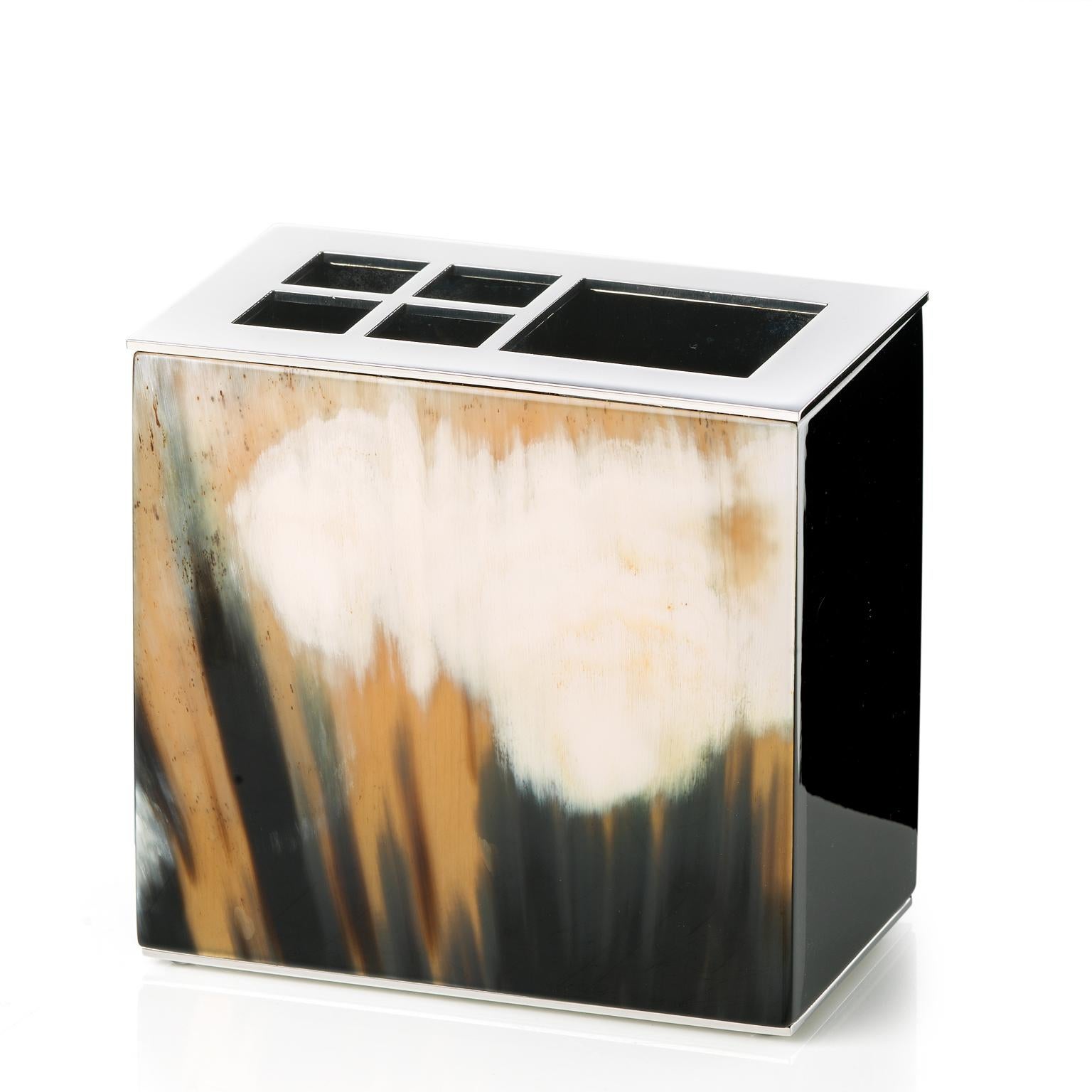 Lacquered Iris Bathroom Set in Wood with Corno Italiano Inlays, Mod 1950-1951-1952-1953 For Sale