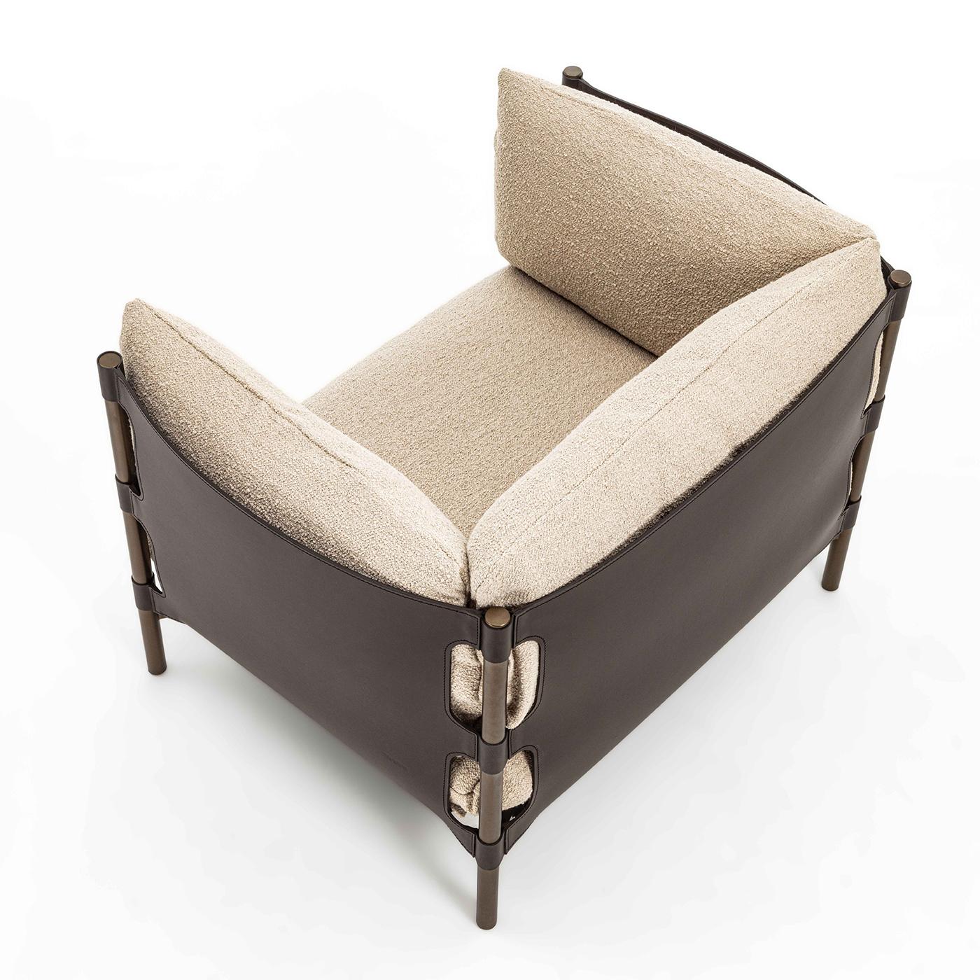XXI secolo e contemporaneo Poltrona Iris Beige in vendita