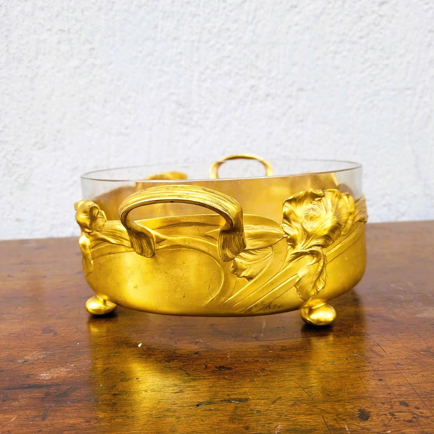 Europeo Ciotola Iris, metallo dorato e vetro, Art Nouveau, inizio XX secolo in vendita