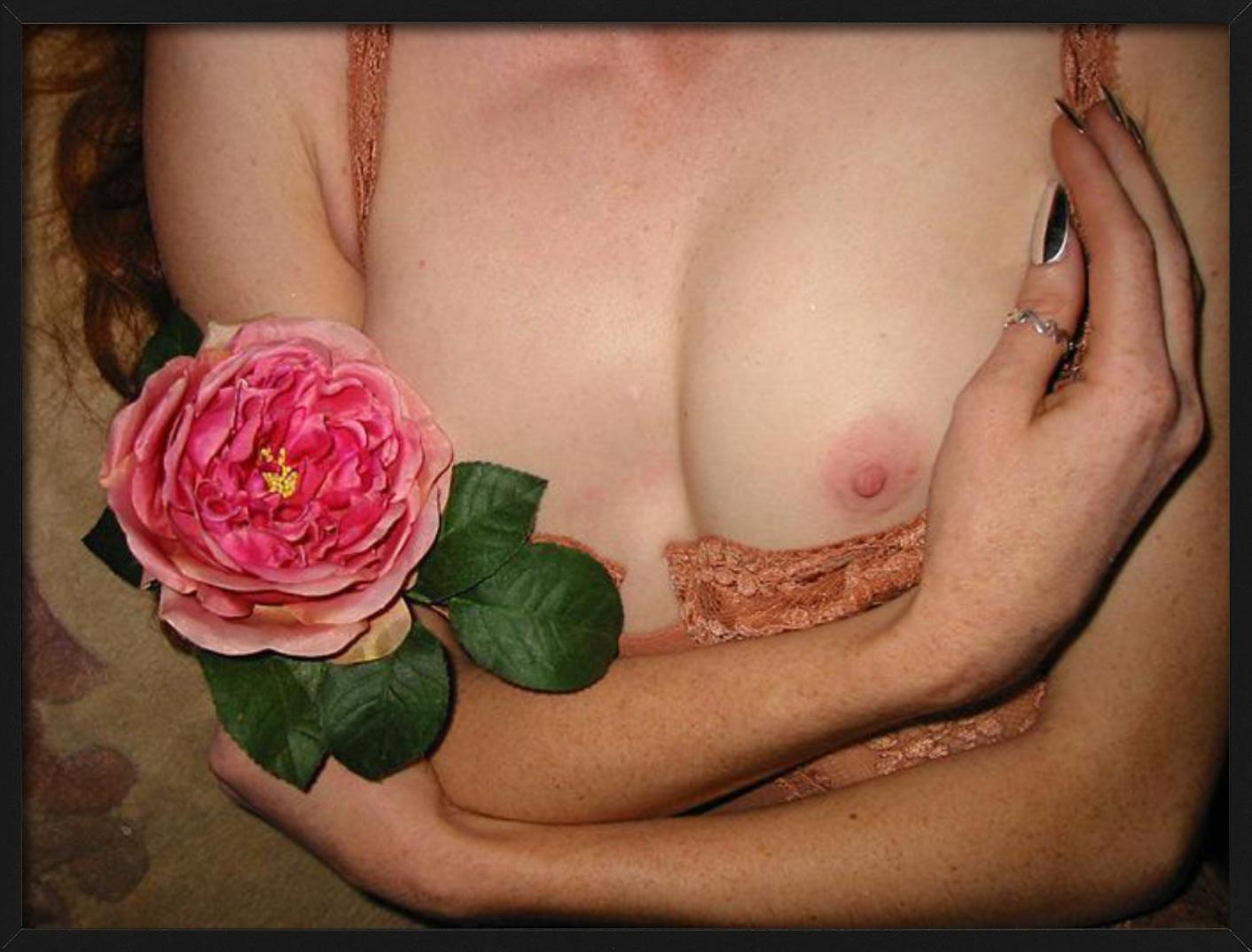 Celests Touch #4 - Aktporträt einer Frau, Kunstfotografie (Zeitgenössisch), Photograph, von Iris Brosch