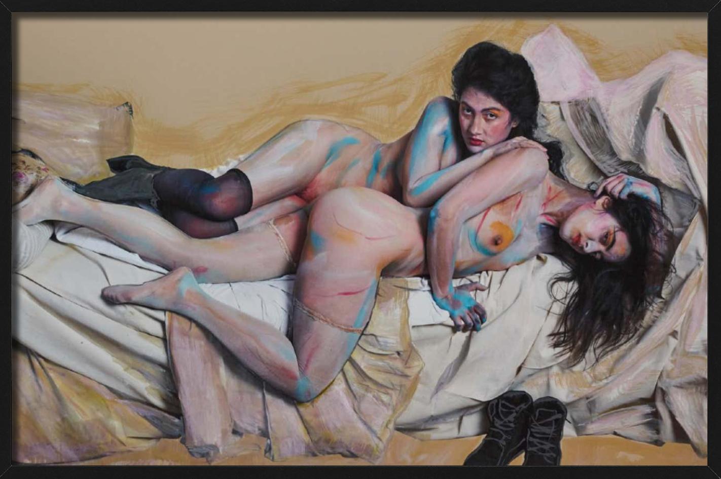 Die Freundinnen auf dem Bett, deux femmes nues s'embrassant sur un lit, photographiées par Iris Brosch.

Tous les tirages sont en édition limitée. Disponible en plusieurs tailles. Encadrement haut de gamme sur demande.

Toutes les impressions sont