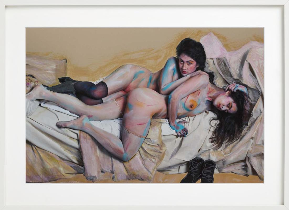 Die Freundinnen und dem Bett - Nude in Body Paint, photographie d'art, 2018 en vente 4