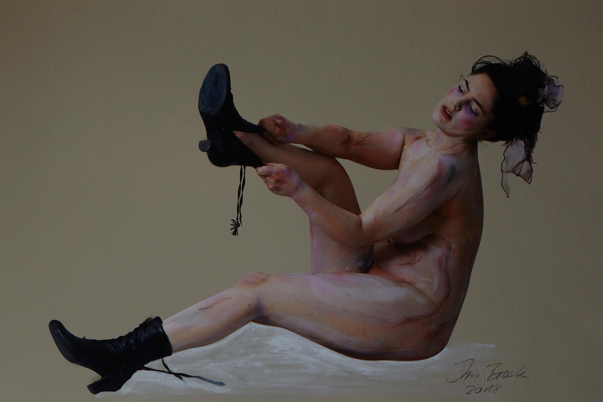 Iris Brosch Nude Photograph - FRAU SCHUHE ANZIEHEND; Homage to Egon Schiele