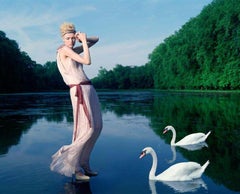 Girl with Swans pour Greek Vogue - Vue du lac, photographie d'art 2004