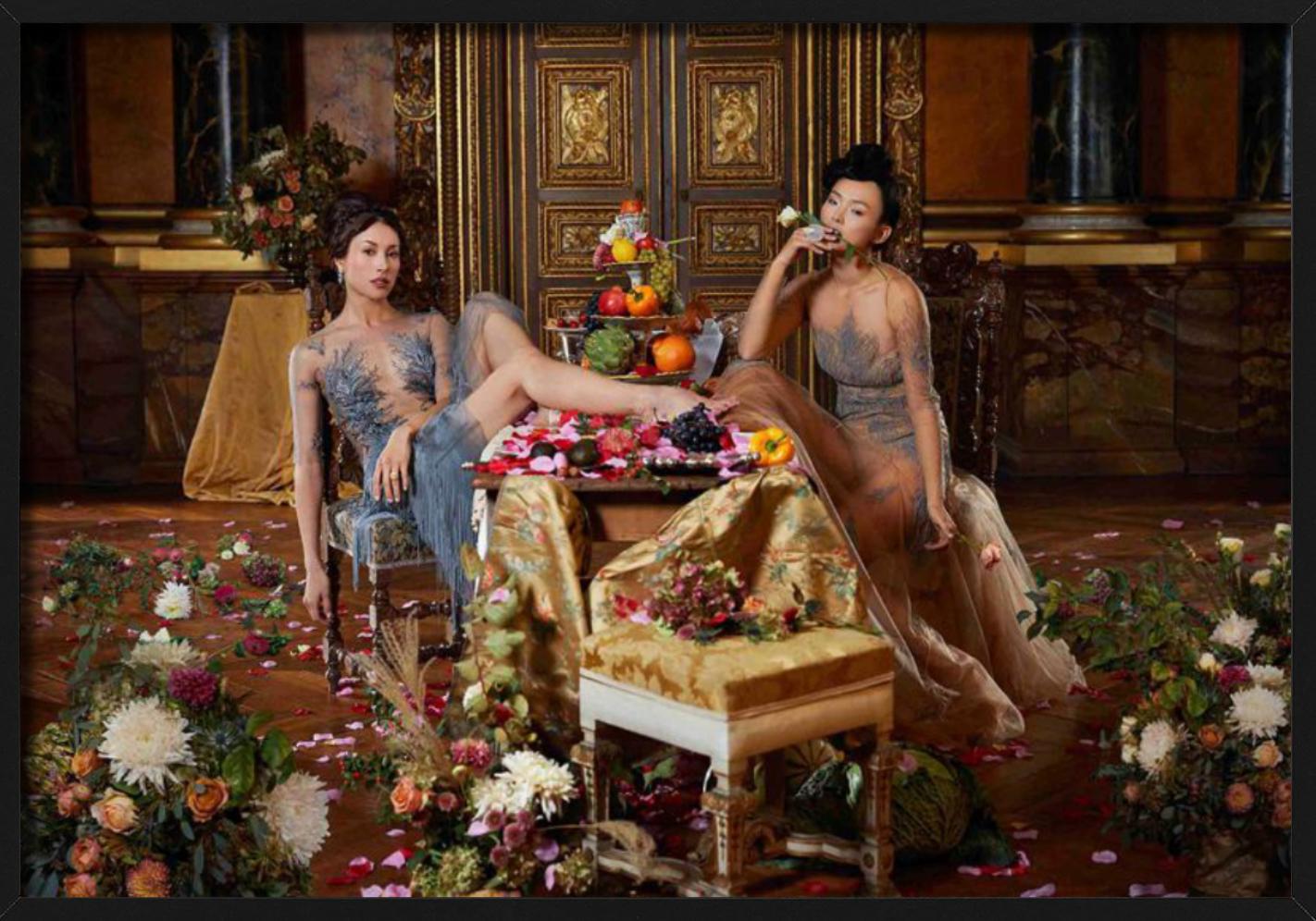Alta Joyería II - Interior Barroco con Flores, Fotografía Artística - Photograph de Iris Brosch