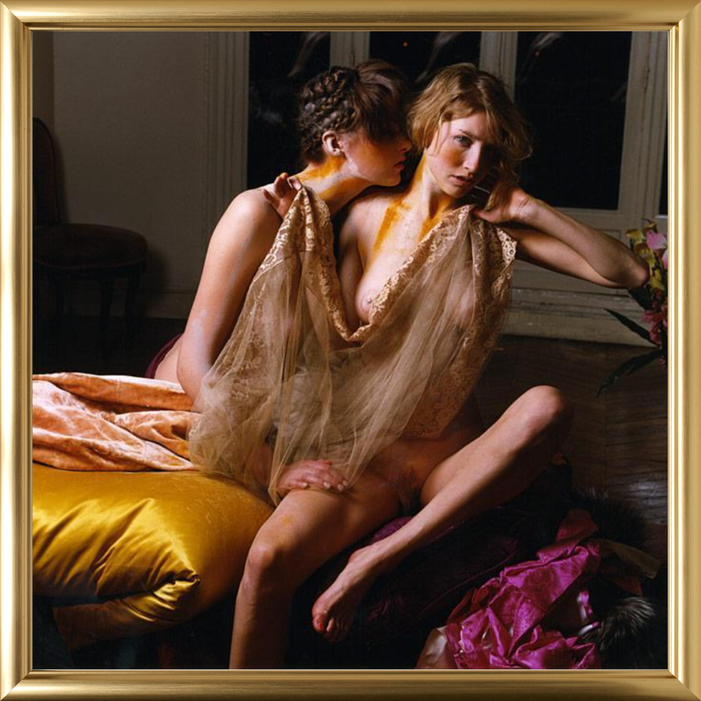 Pulver und Tüll – halb nackt mit Stoffen, Kunstfotografie, 2000 im Angebot 1