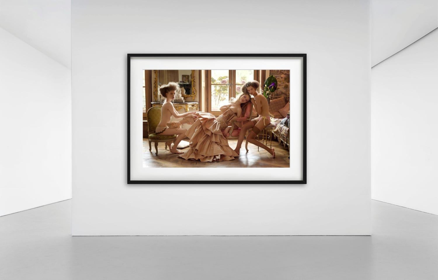 Rue du temple - Nude in Baroque Interior, Fine Art photography - Contemporary Photograph by Iris Brosch