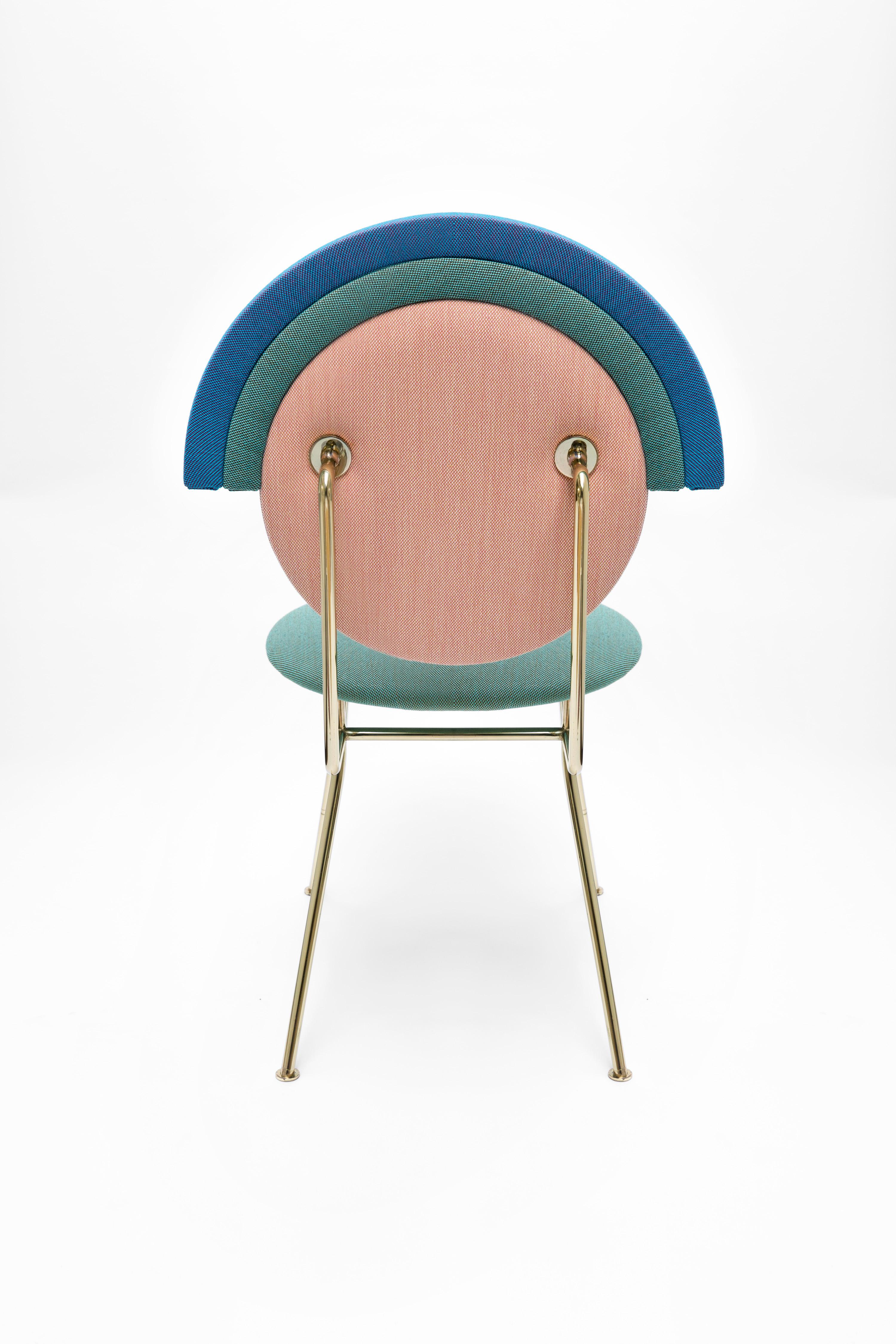Sedia Iris di Merve KAHRAMAN

Tessuto Kvadrat, finitura in ottone lucido.

20