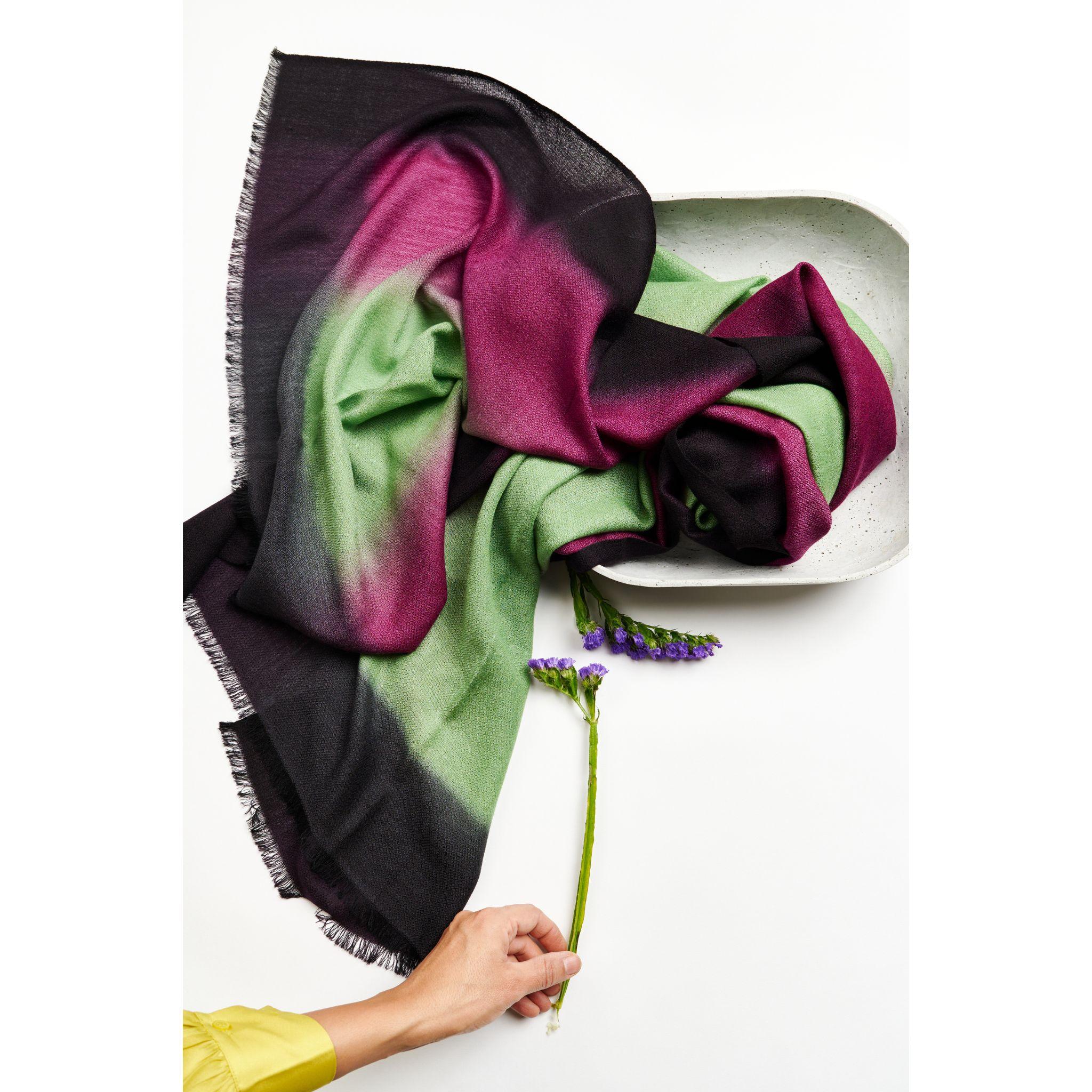 Bufanda Iris Courtyard Cashmere Merino Modern Artisanal Handwoven en venta 15