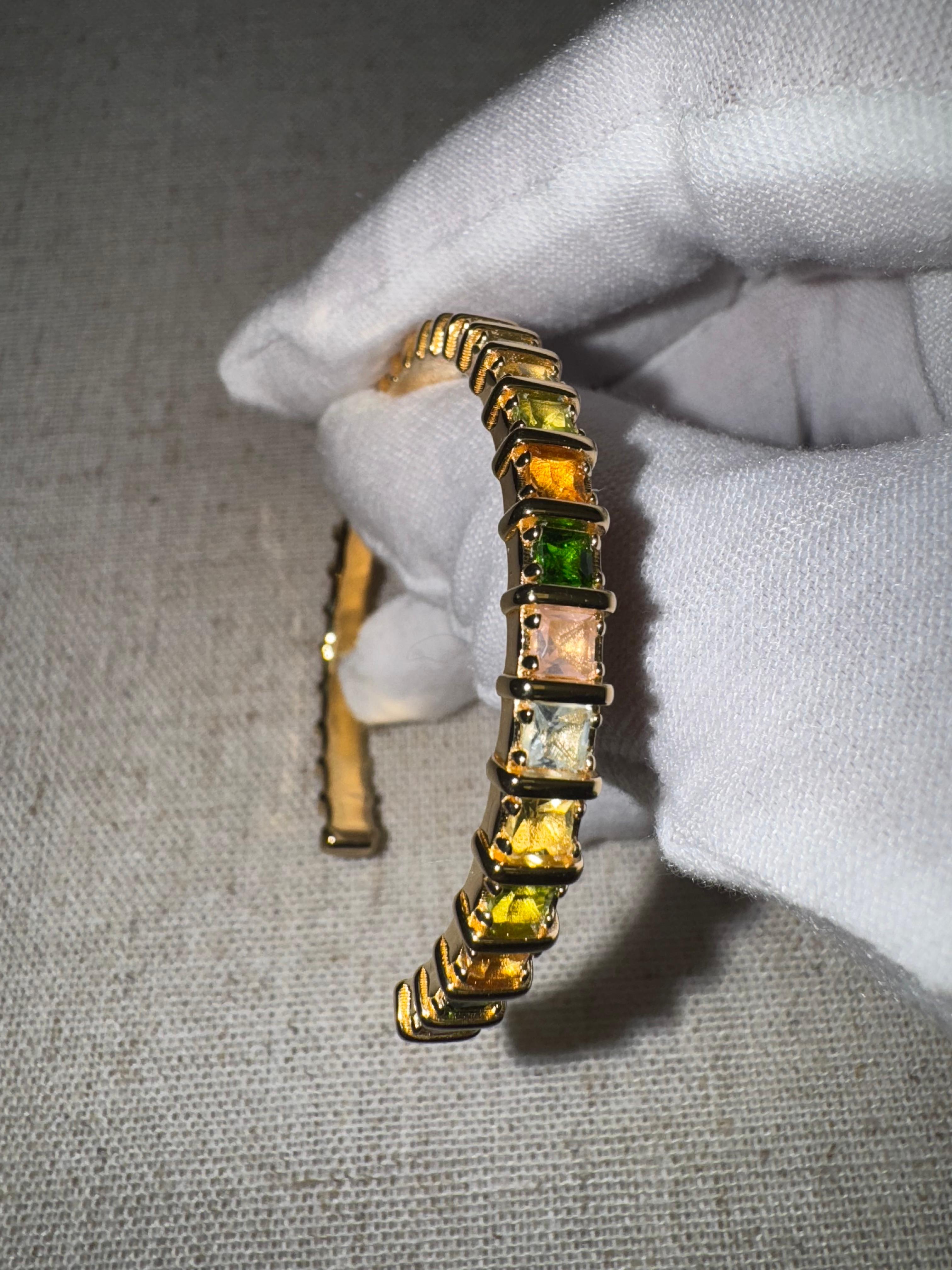 Goldarmband aus Gold mit natürlichen mehrfarbigen Edelsteinen - Größe Small im Angebot 2