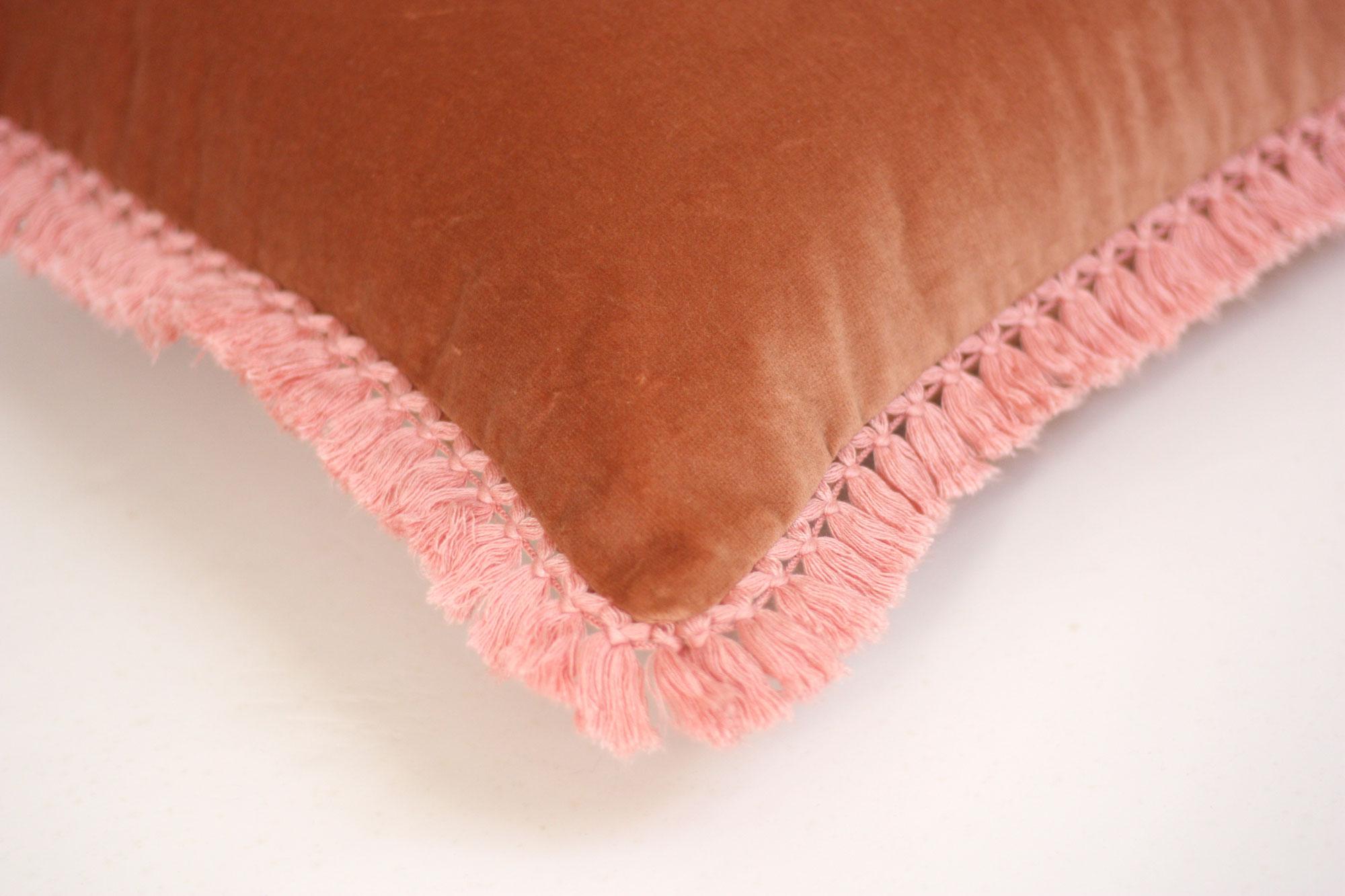 Moderne IRIS Mint Velvet Deluxe Fringed Decorative Cushion en vente