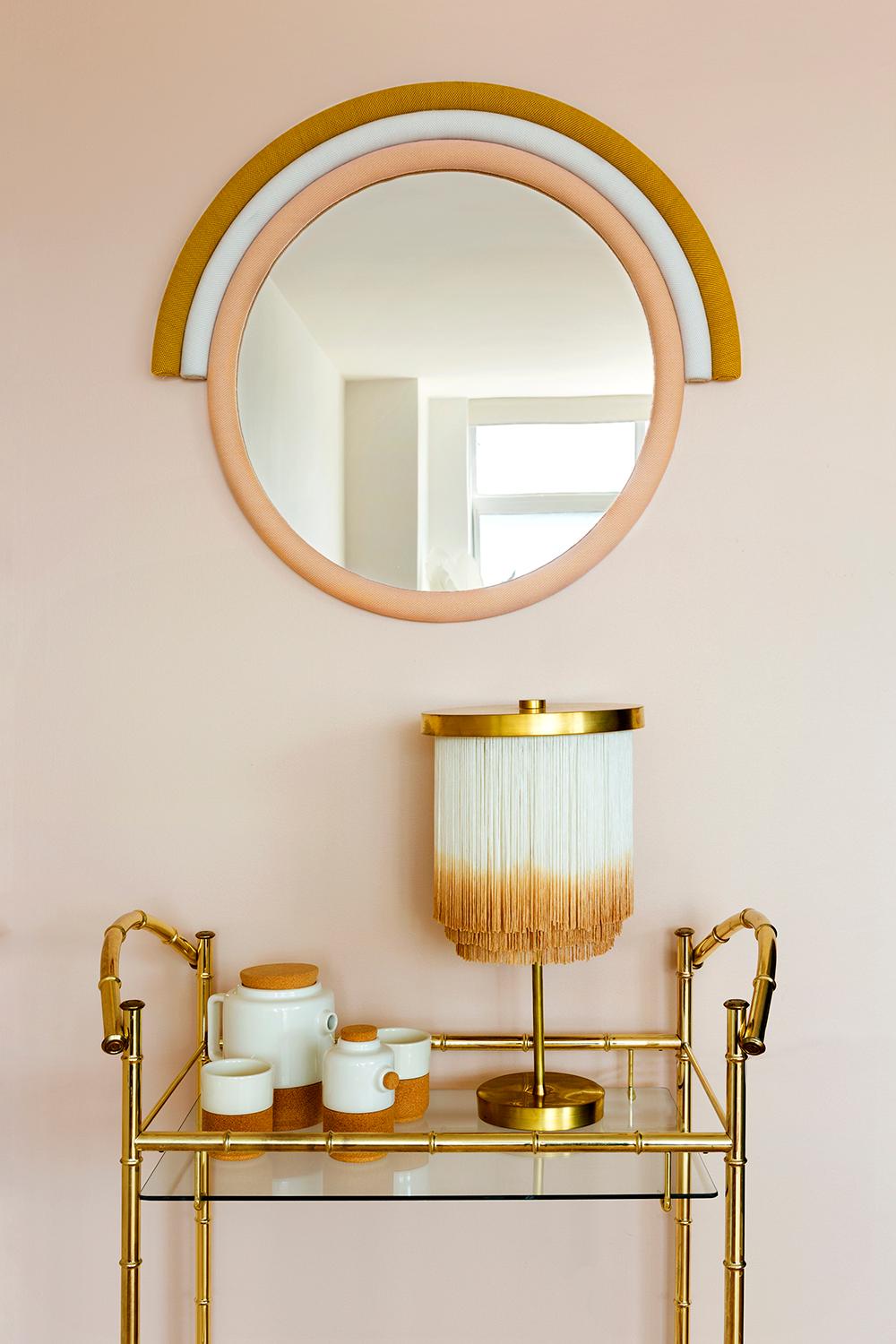 Specchio Iris di Merve KAHRAMAN, tappezzeria Kvadrat multicolore e specchio trasparente In condizioni Nuovo in vendita a New York, NY