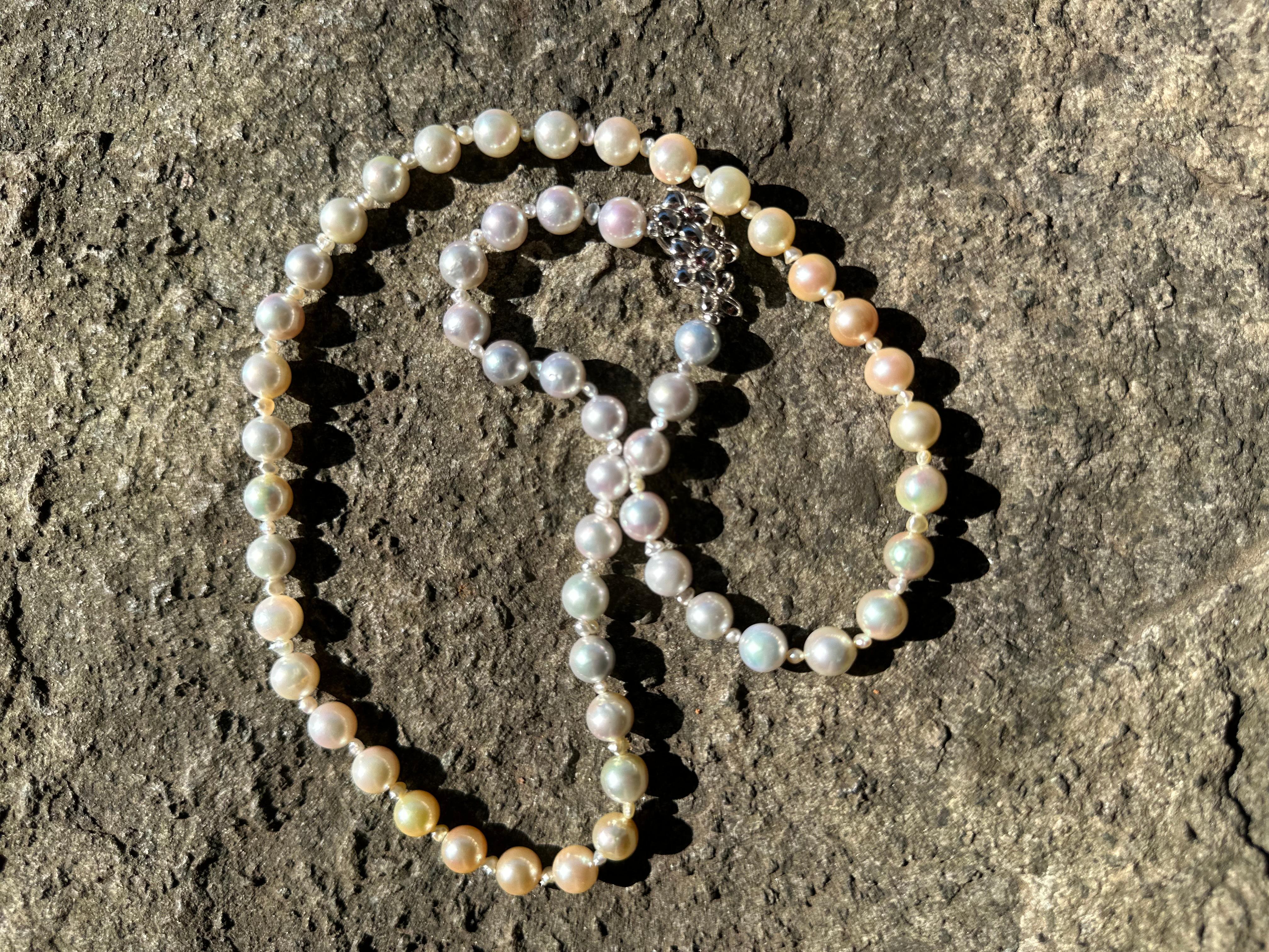 IRIS PARURE, Halskette mit Akoya-Perlen, nicht farbige und gebleichte Japanperlen, 8,00-8,50 mm im Angebot 5
