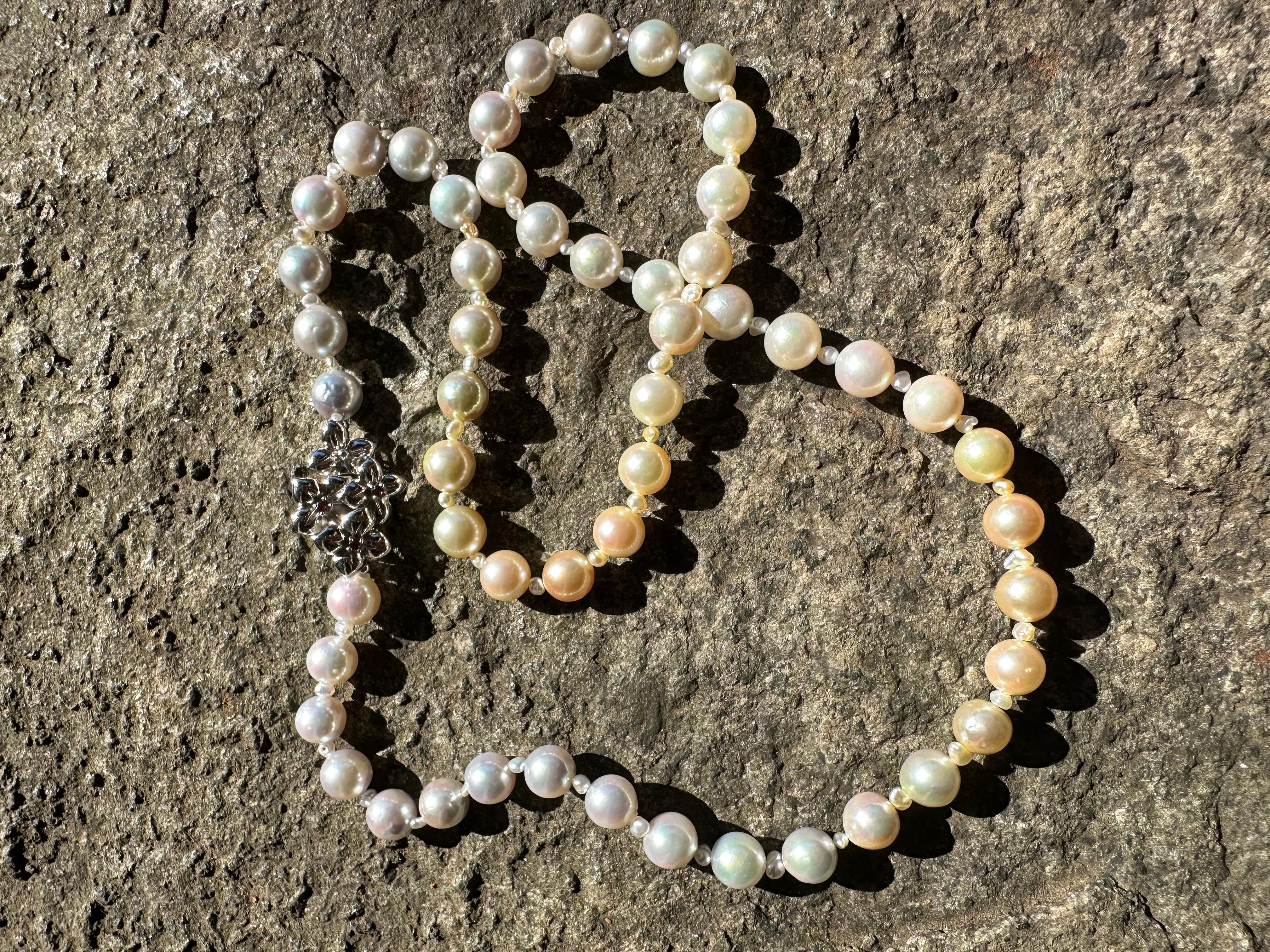 IRIS PARURE, Halskette mit Akoya-Perlen, nicht farbige und gebleichte Japanperlen, 8,00-8,50 mm im Angebot 6