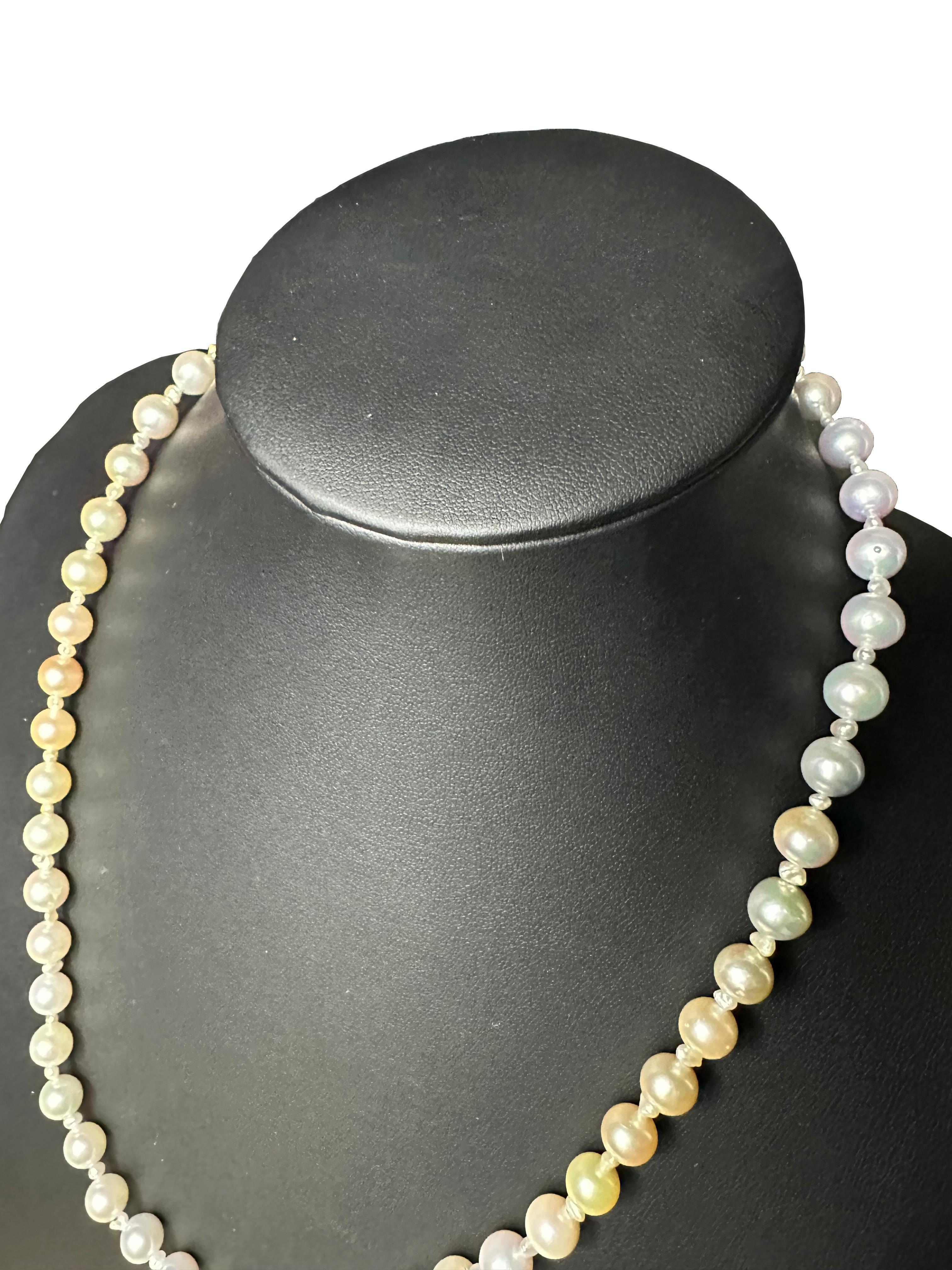 IRIS PARURE, Halskette mit Akoya-Perlen, nicht farbige und gebleichte Japanperlen, 8,00-8,50 mm Damen im Angebot