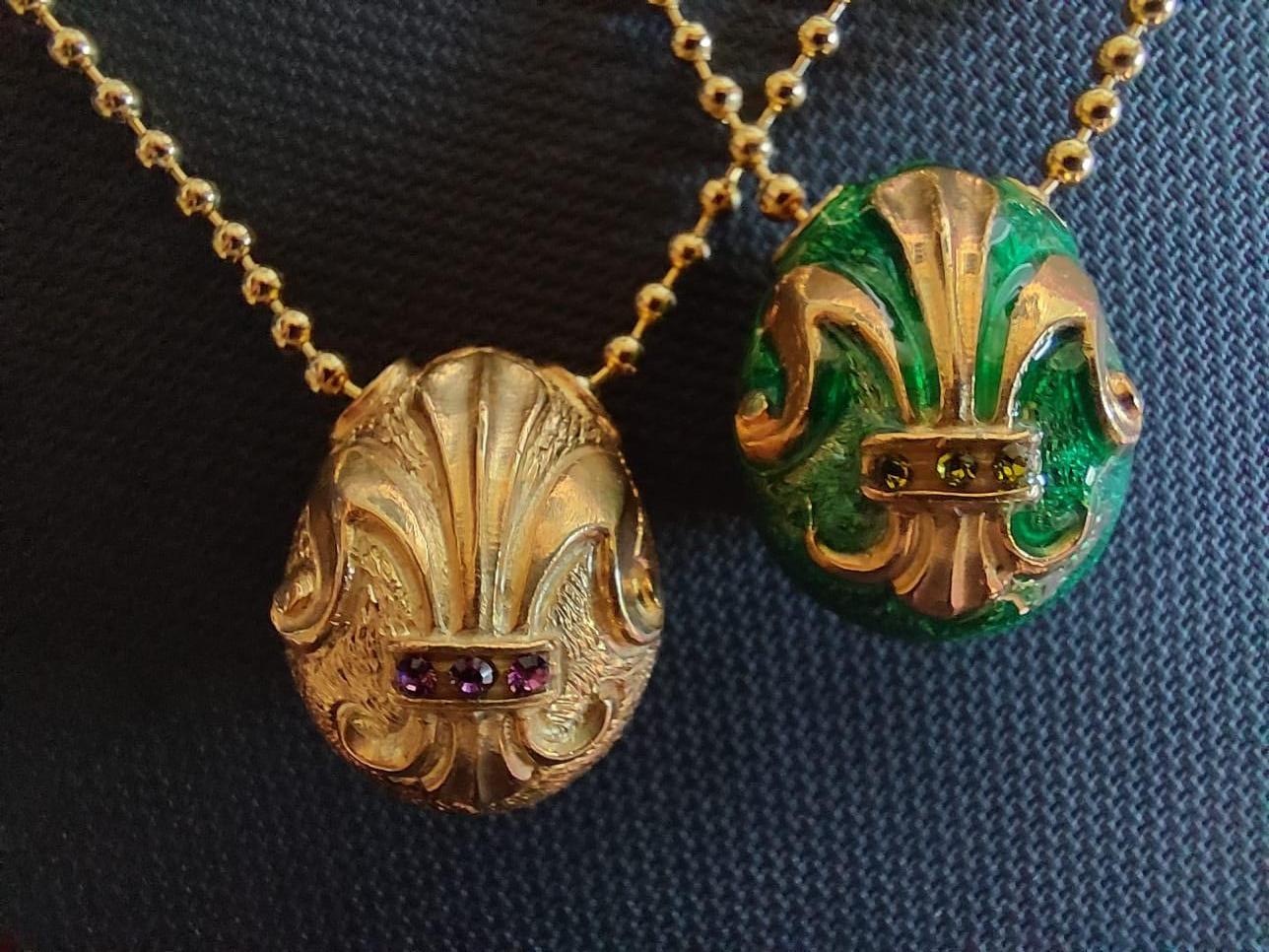 IRIS-Anhänger im Faberg-Stil aus Gold und Sterlingsilber, handgefertigt, Italien im Zustand „Neu“ im Angebot in Firenze, IT