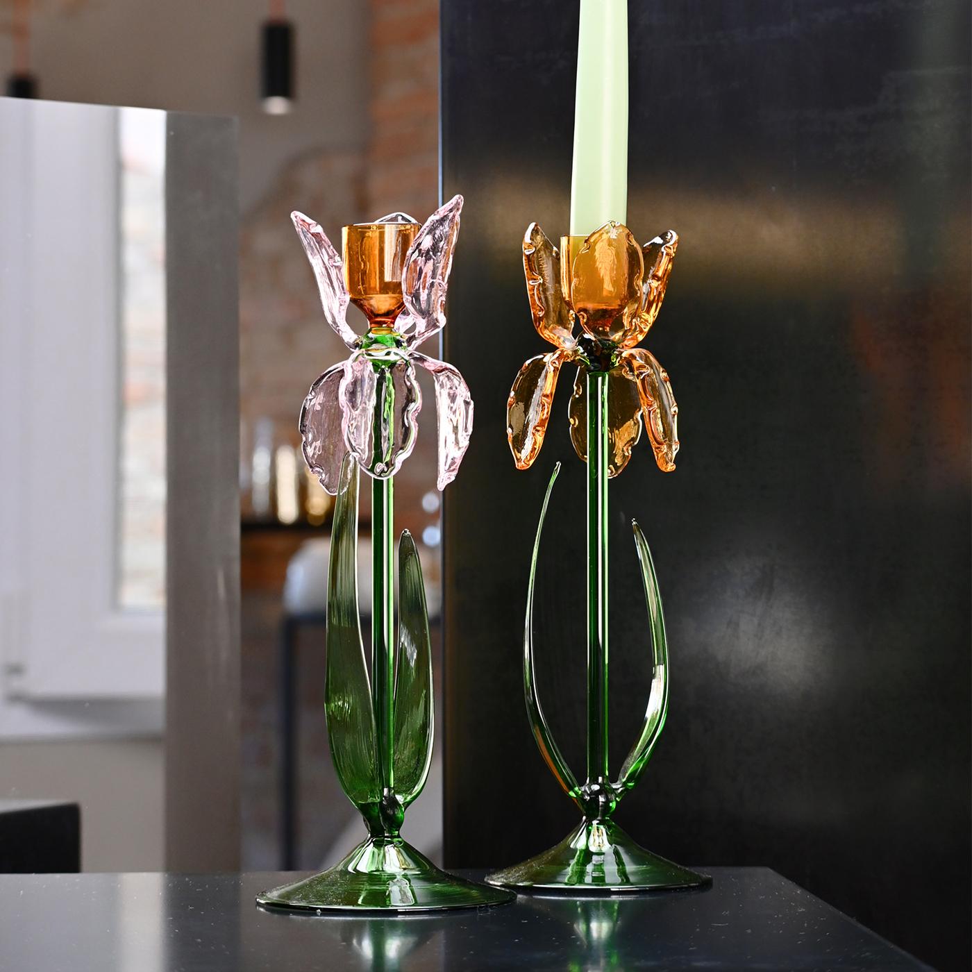 Italiano Portacandele in vetro rosa Iris di Summerill & Bishop by Casarialto in vendita