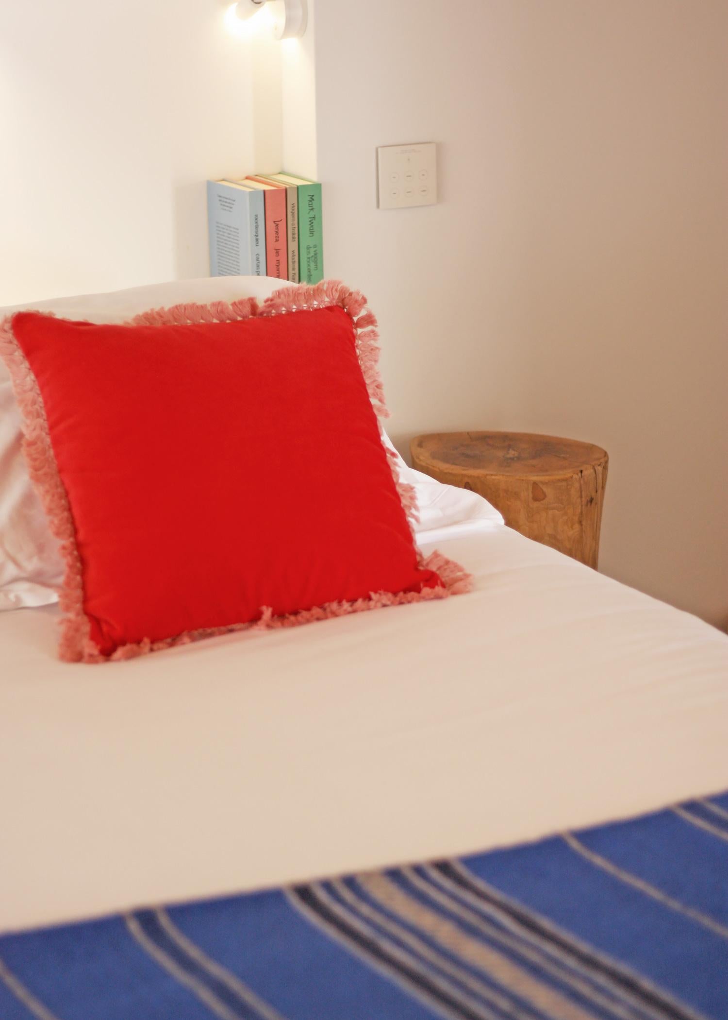 Patchwork Cuscino decorativo IRIS in velluto rosso deluxe con frange in vendita