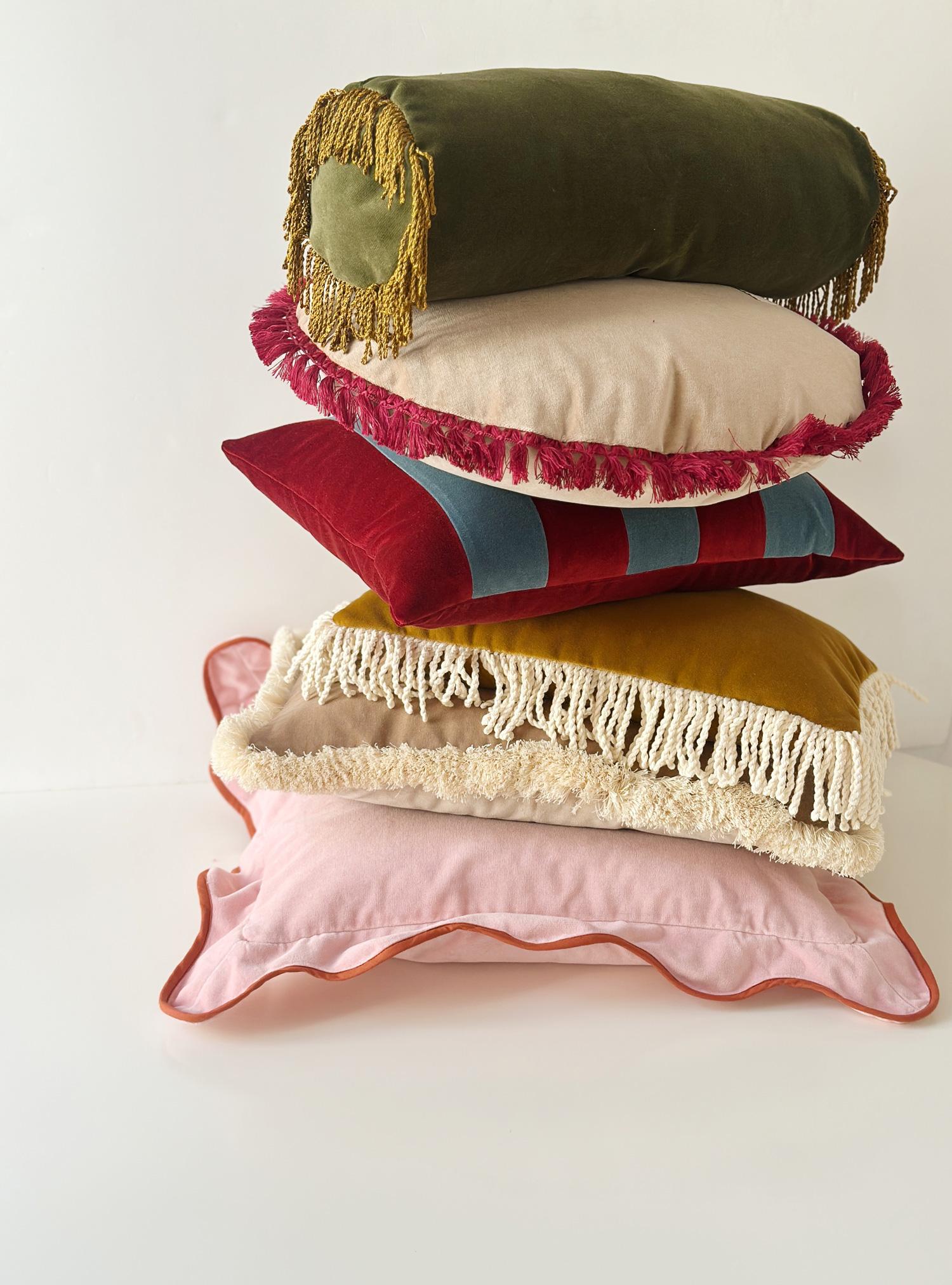 Moderne Coussin décoratif à franges IRIS rond cappuccino Velvet Deluxe en vente
