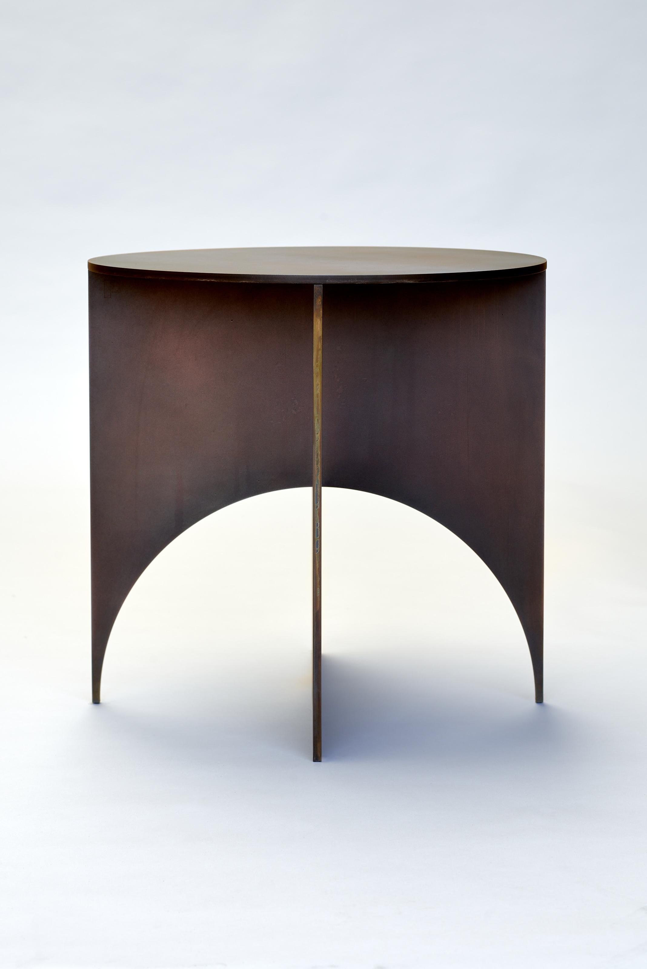 Iris' Stahltisch mit schwarzer Kupferpatina, von Frank Penders im Zustand „Neu“ im Angebot in Amsterdam, NL