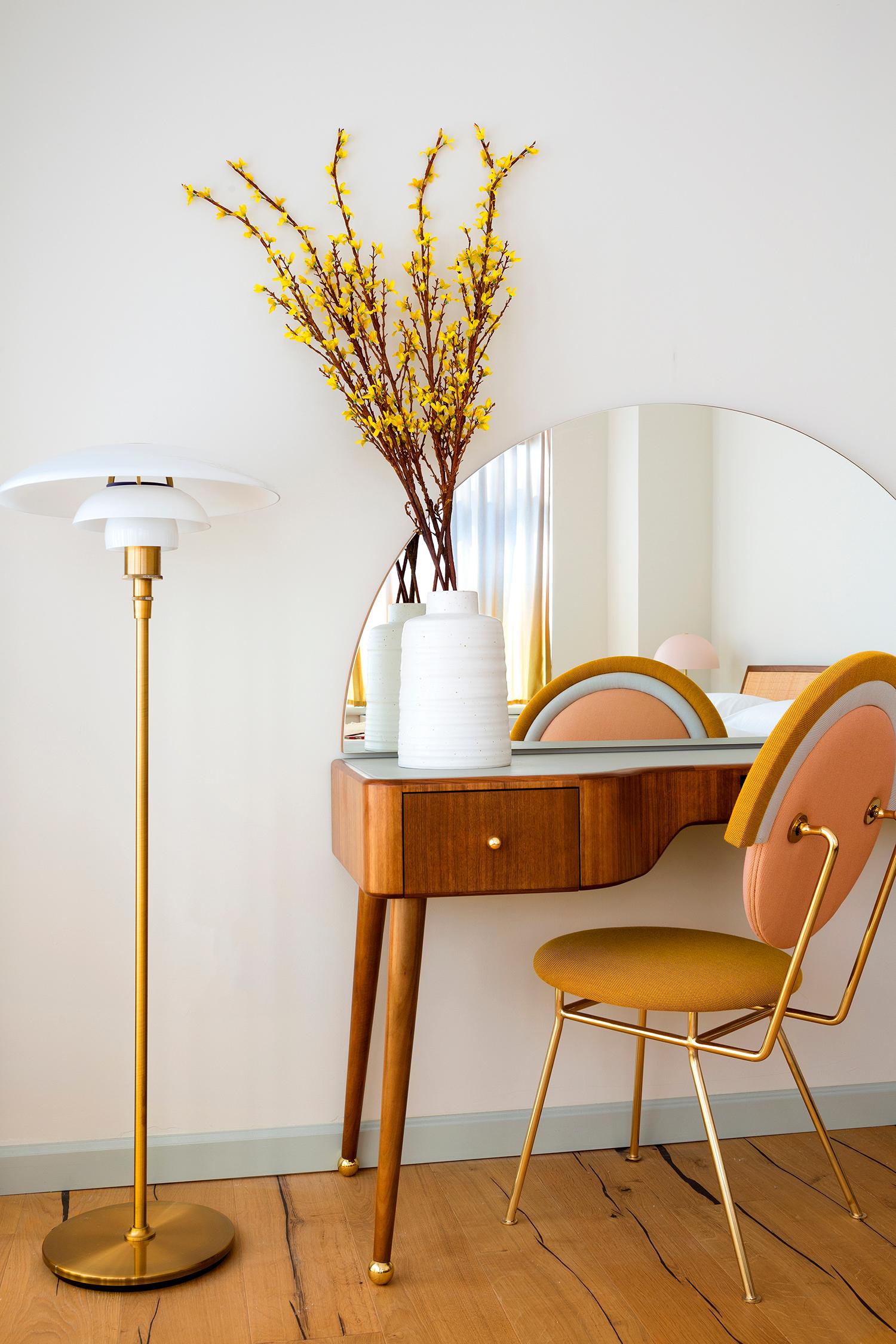Sedia estiva Iris di Merve KAHRAMAN, tessuto Kvadrat e ottone lucido in vendita 3