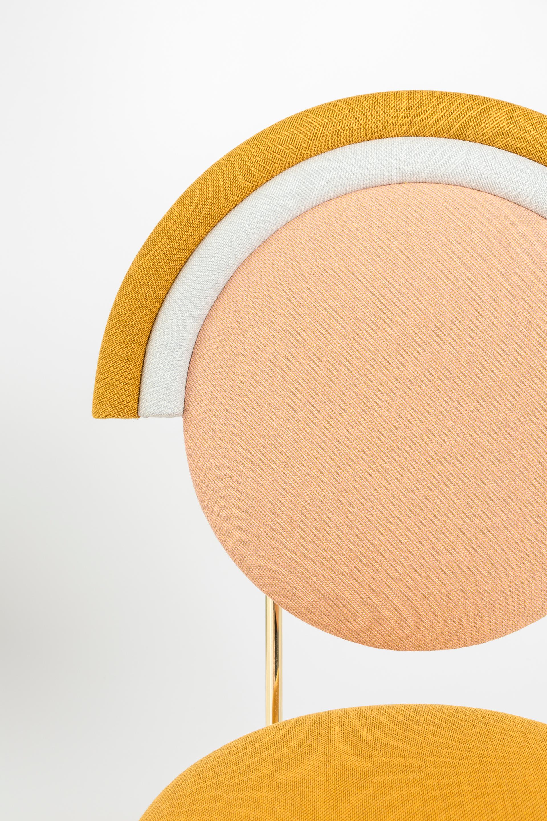 Lucidato Sedia estiva Iris di Merve KAHRAMAN, tessuto Kvadrat e ottone lucido in vendita