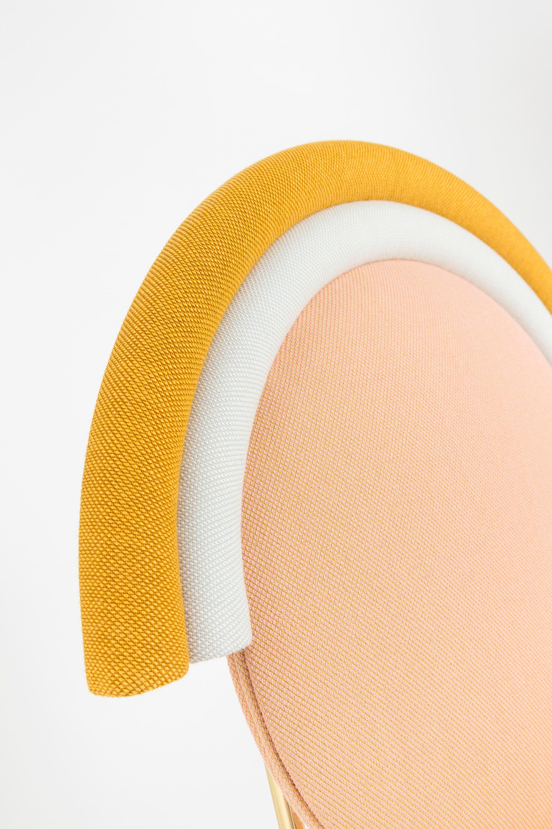 Sedia estiva Iris di Merve KAHRAMAN, tessuto Kvadrat e ottone lucido In condizioni Nuovo in vendita a New York, NY