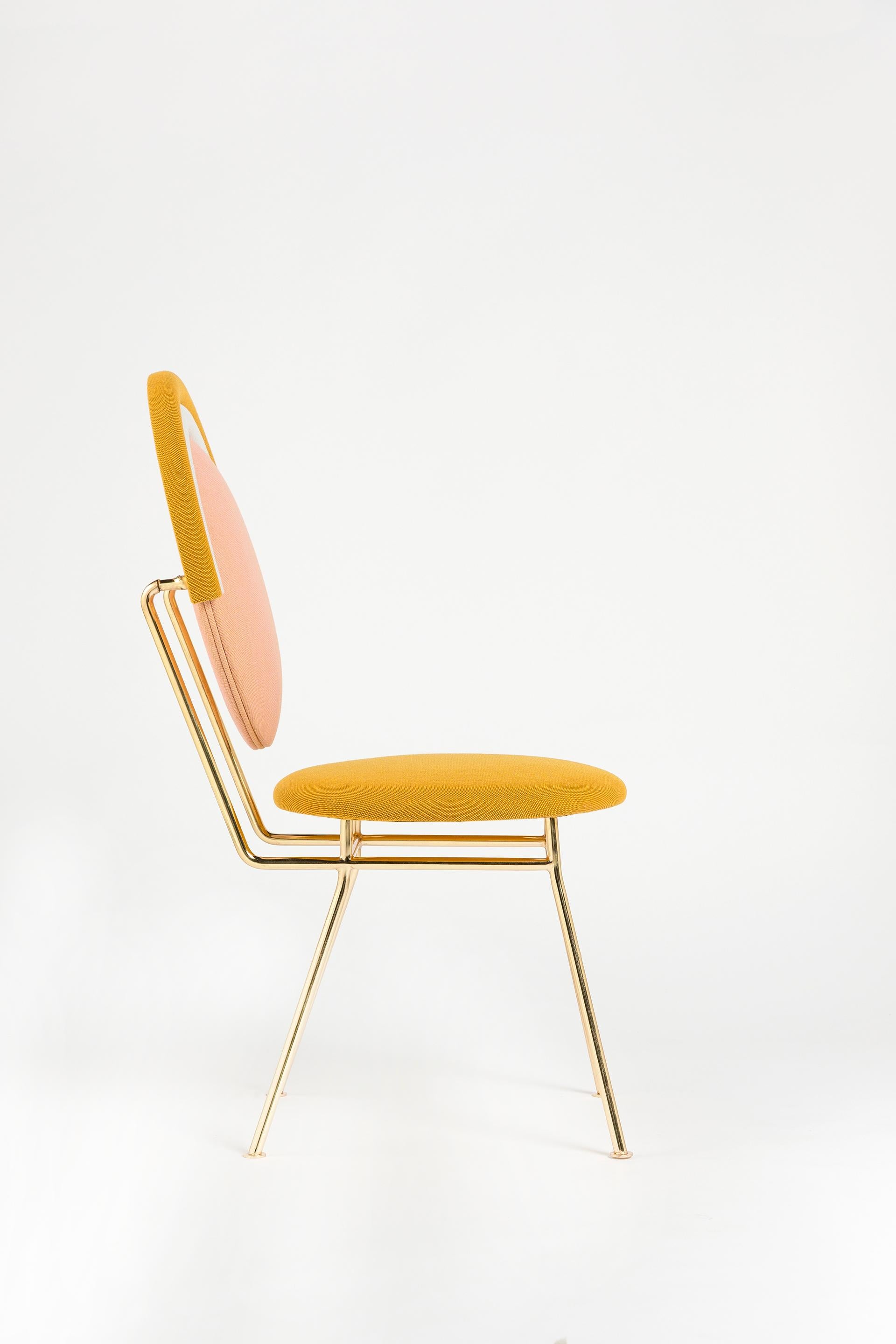 Ottone Sedia estiva Iris di Merve KAHRAMAN, tessuto Kvadrat e ottone lucido in vendita