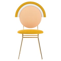 Chaise d'été Iris de Merve Kahraman, tissu Kvadrat et laiton poli