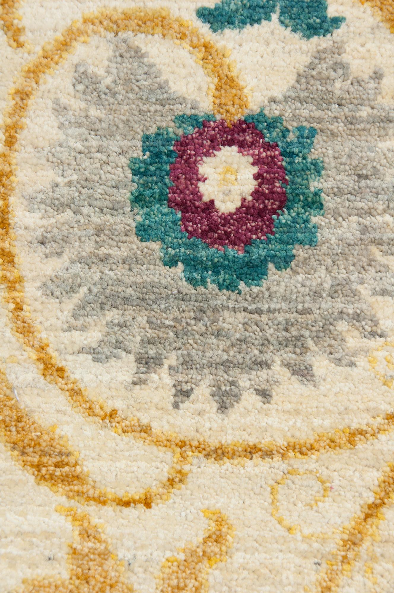 Einzigartiger handgeknüpfter Teppich aus gemusterter und geblümter Wolle, 2,66 m x 3,66 m, Unikat (Pakistanisch) im Angebot