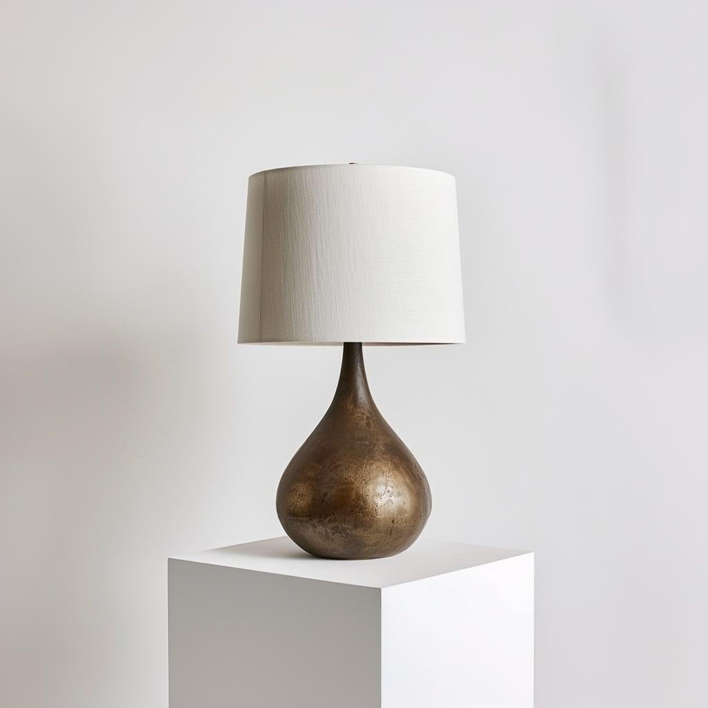 Iris Table Lamp by Brian Chaaban Moderno en venta