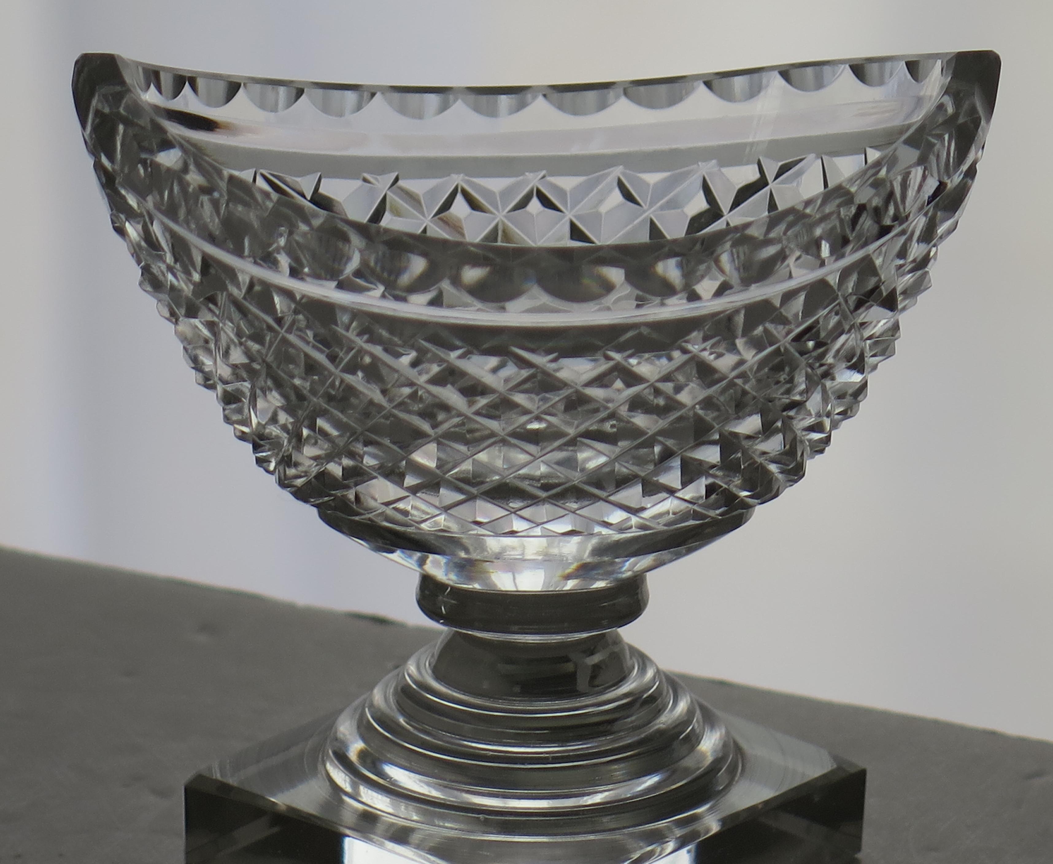 Irish 18th Century Georgian Cut Glass Salt with Stepped Foot, Ca 1790 For Sale 1