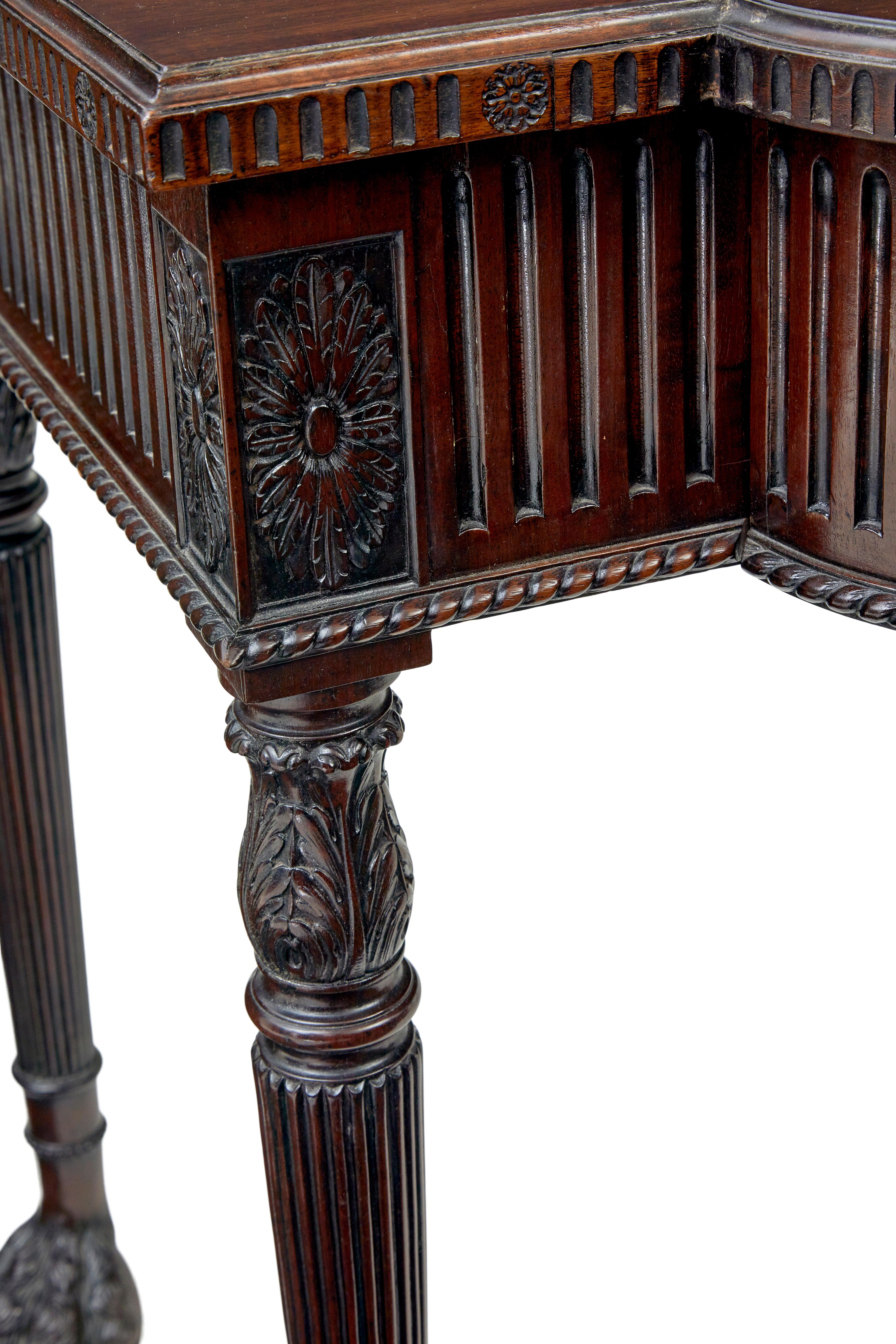Acajou Table de service irlandaise du 19e siècle sculptée par Robert The Strahan & Co. en vente
