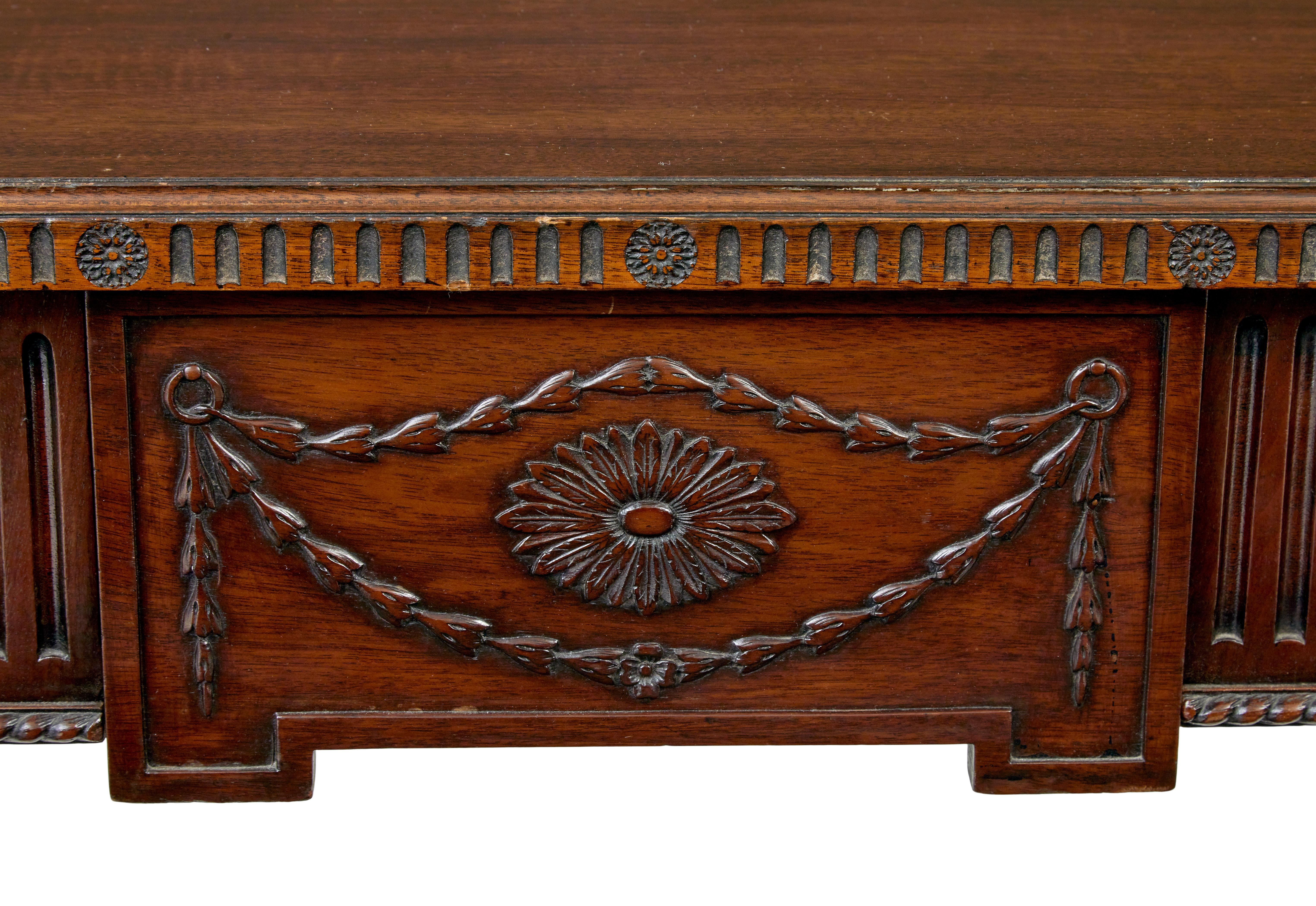 Table de service irlandaise du 19e siècle sculptée par Robert The Strahan & Co. en vente 1