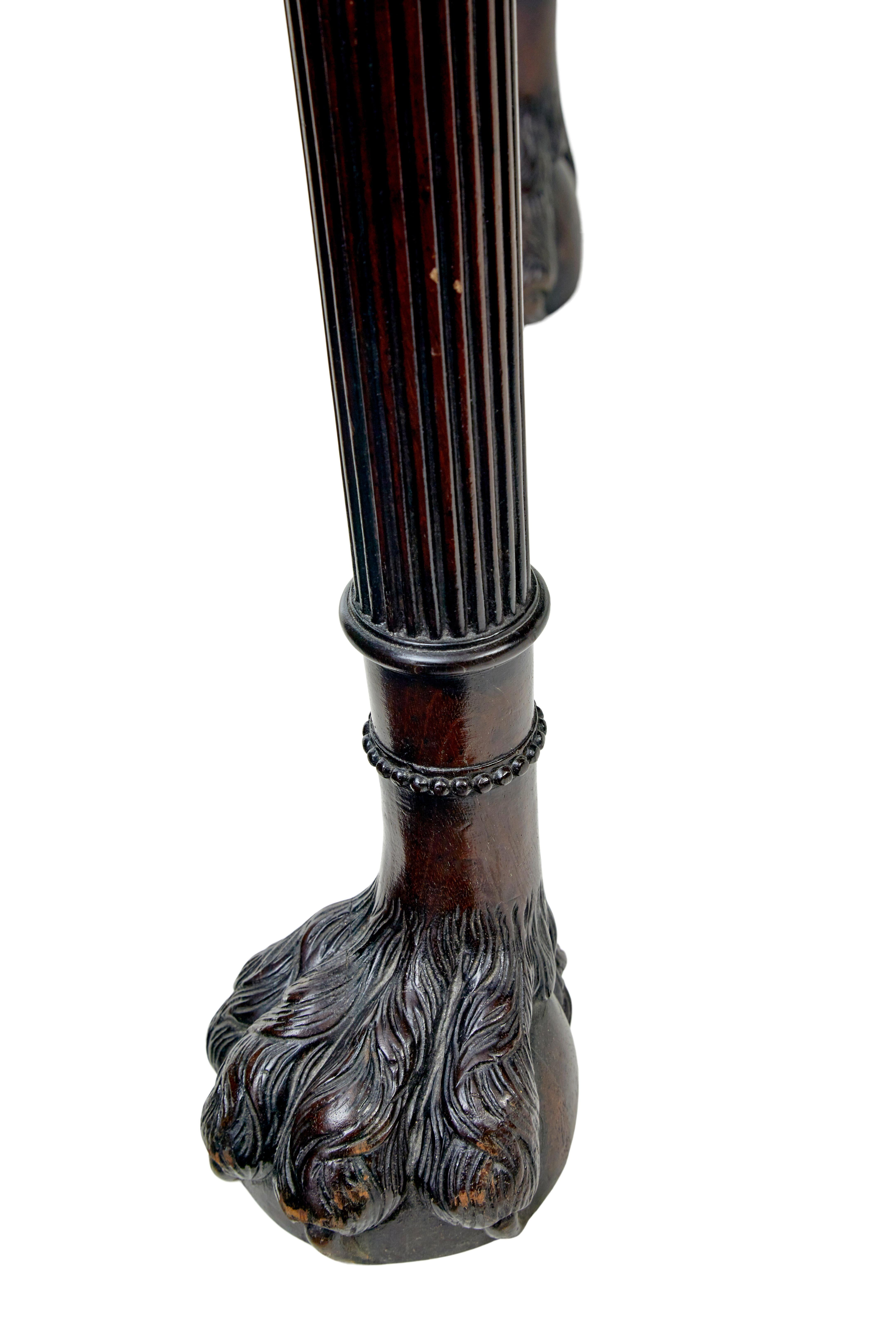 Table de service irlandaise du 19e siècle sculptée par Robert The Strahan & Co. en vente 2