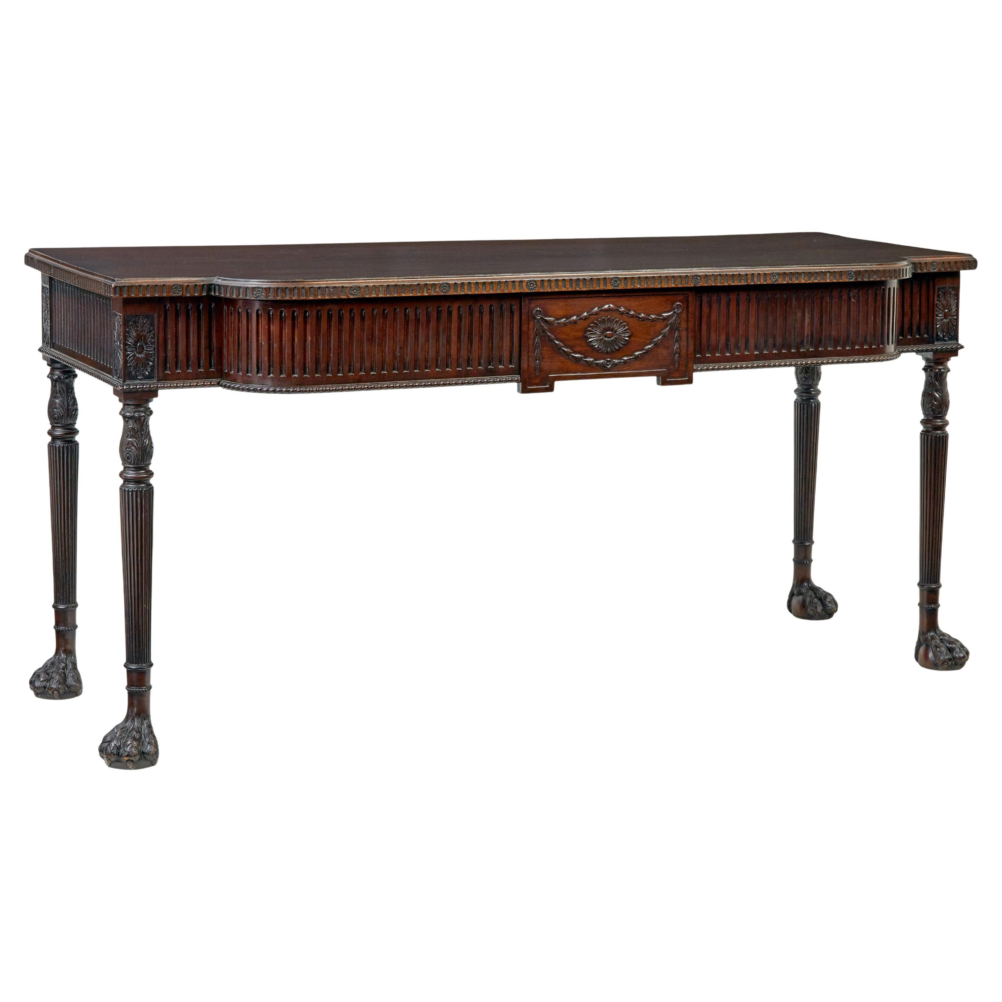 Table de service irlandaise du 19e siècle sculptée par Robert The Strahan & Co. en vente